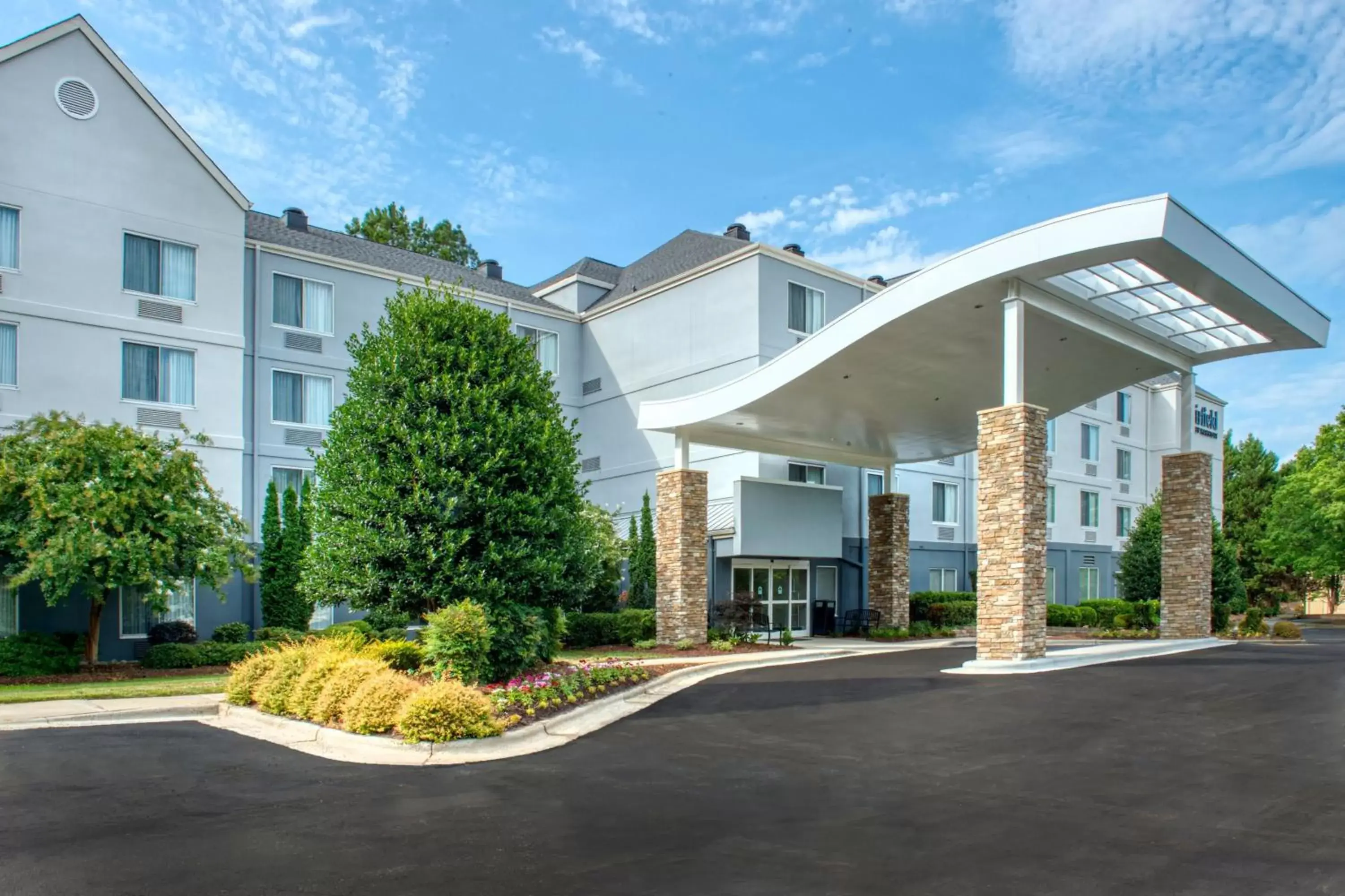 Property Building in Fairfield Inn & Suites Raleigh Crabtree Valley