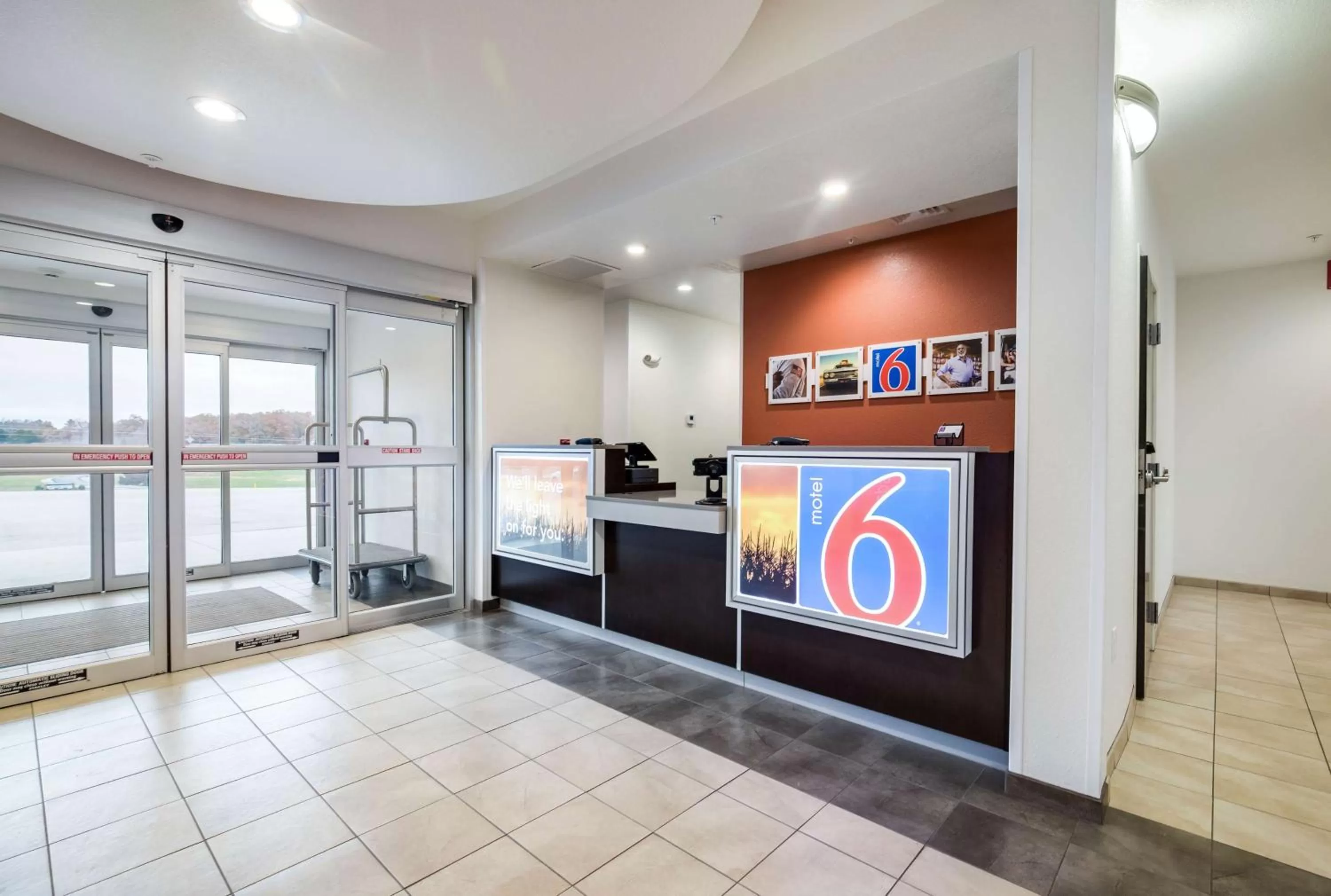 Lobby or reception in Motel 6 Poplar Bluff, MO