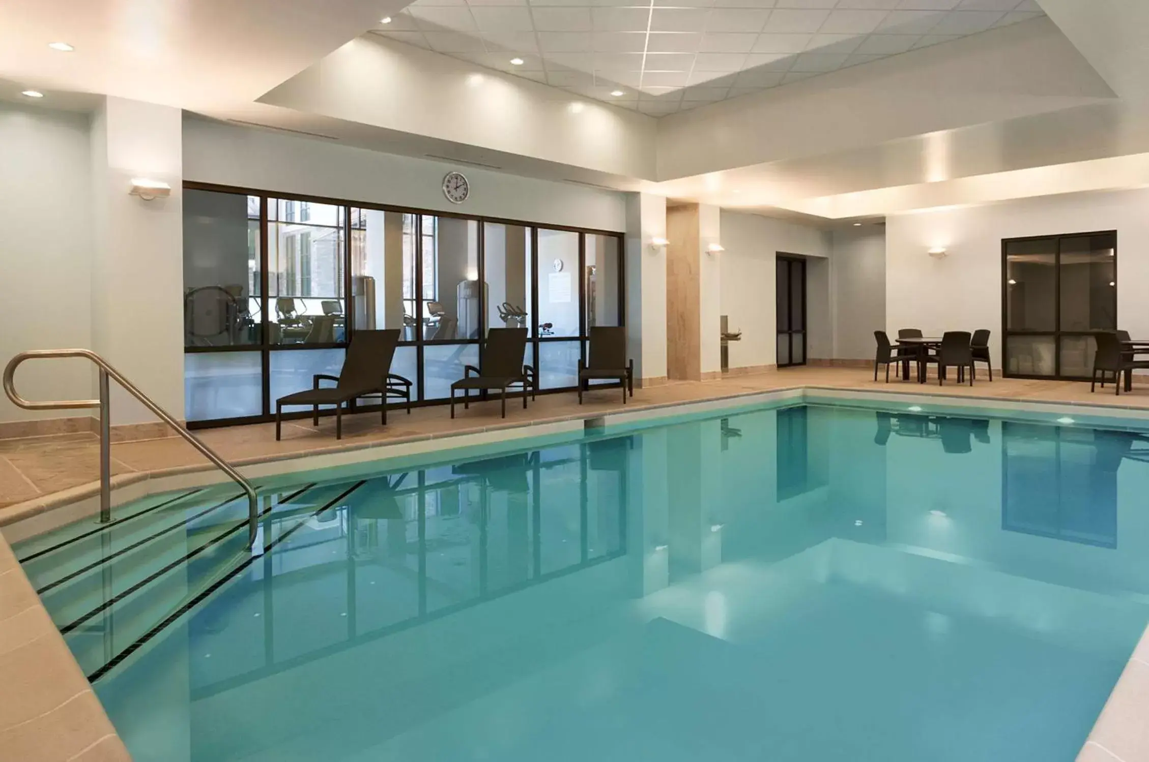 Pool view, Swimming Pool in Embassy Suites Springfield