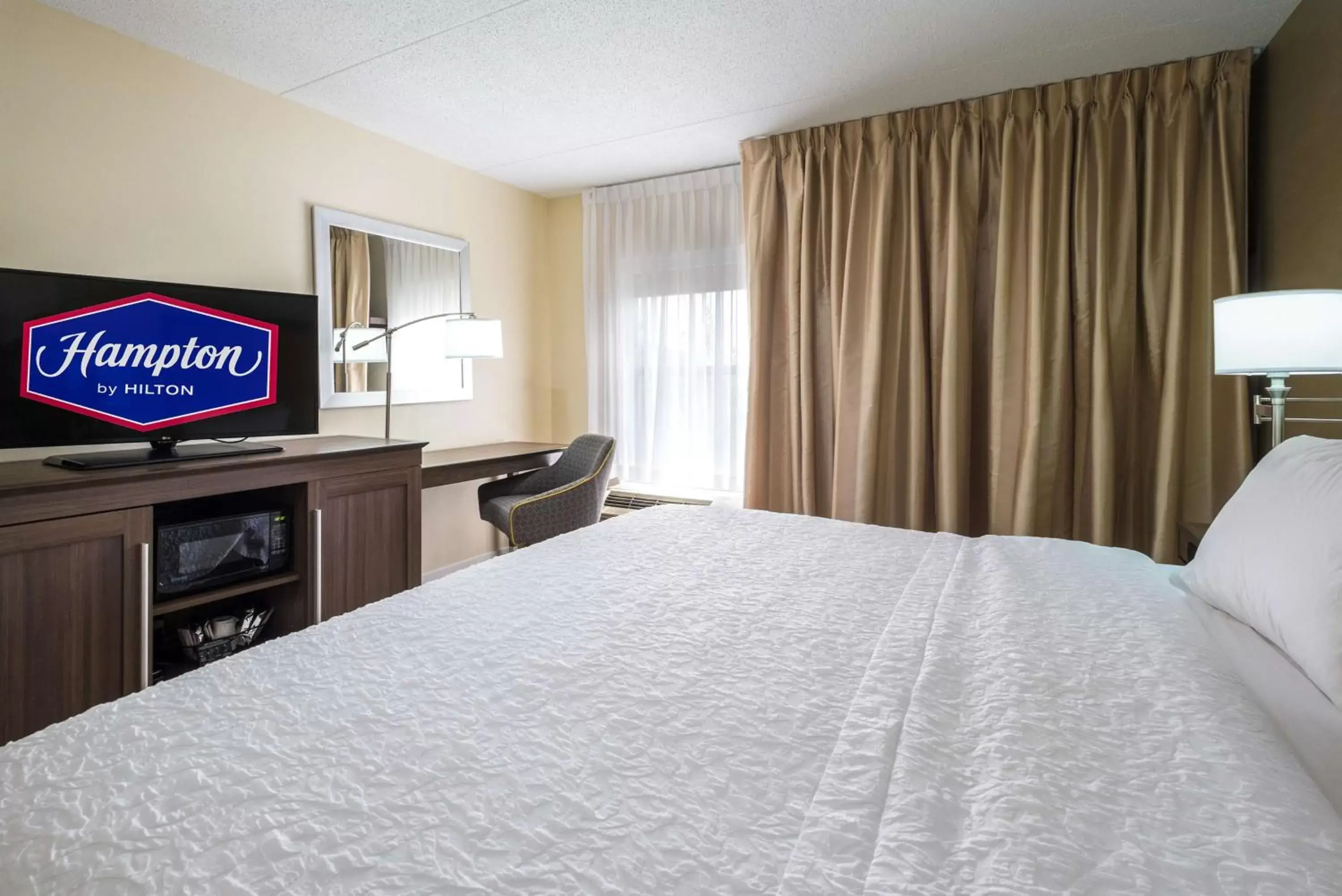 Bedroom, Bed in Hampton Inn Freeport/Brunswick