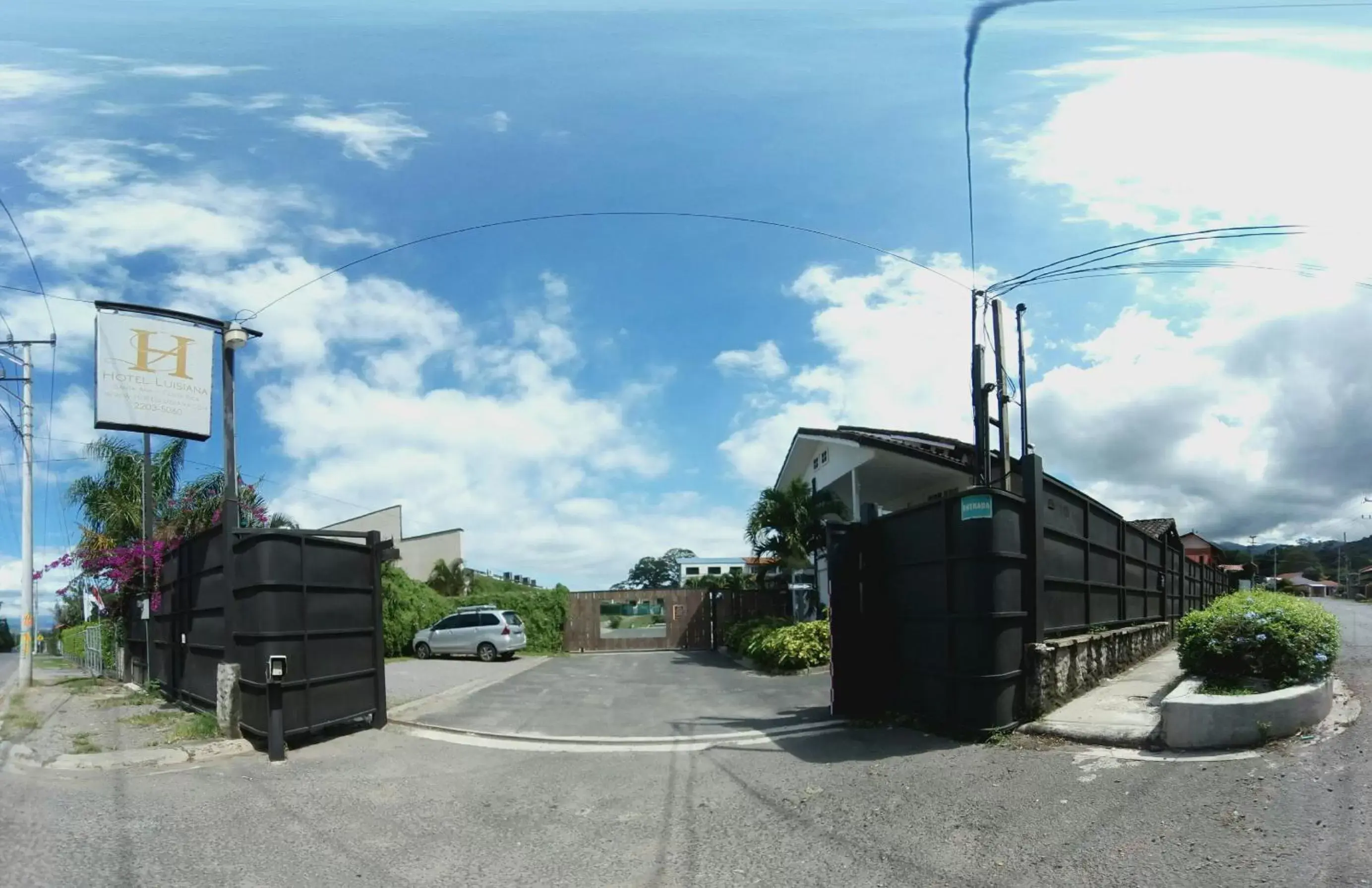 Facade/entrance, Property Building in Hotel Luisiana