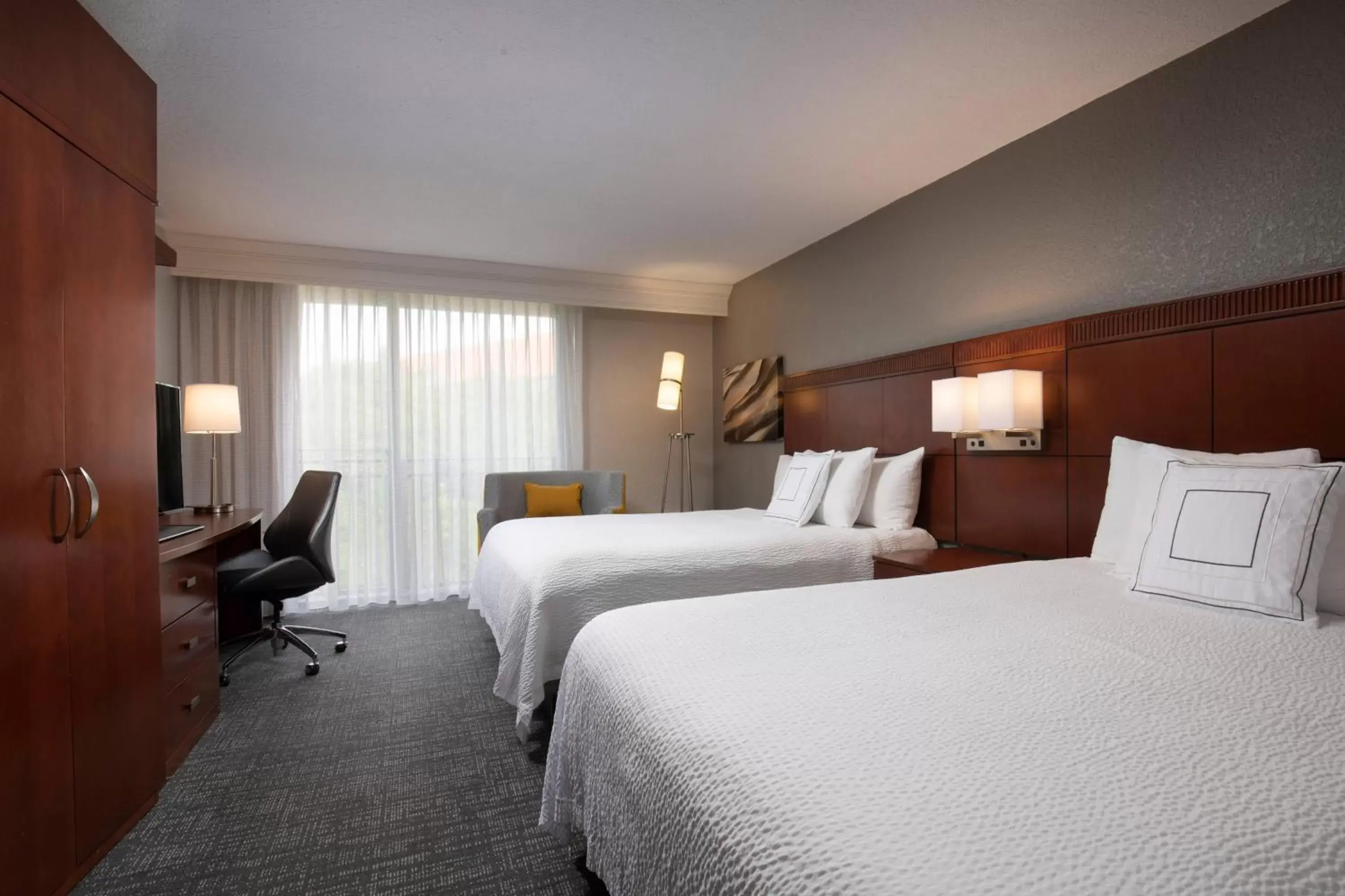Photo of the whole room, Bed in Courtyard by Marriott Bradenton Sarasota/Riverfront
