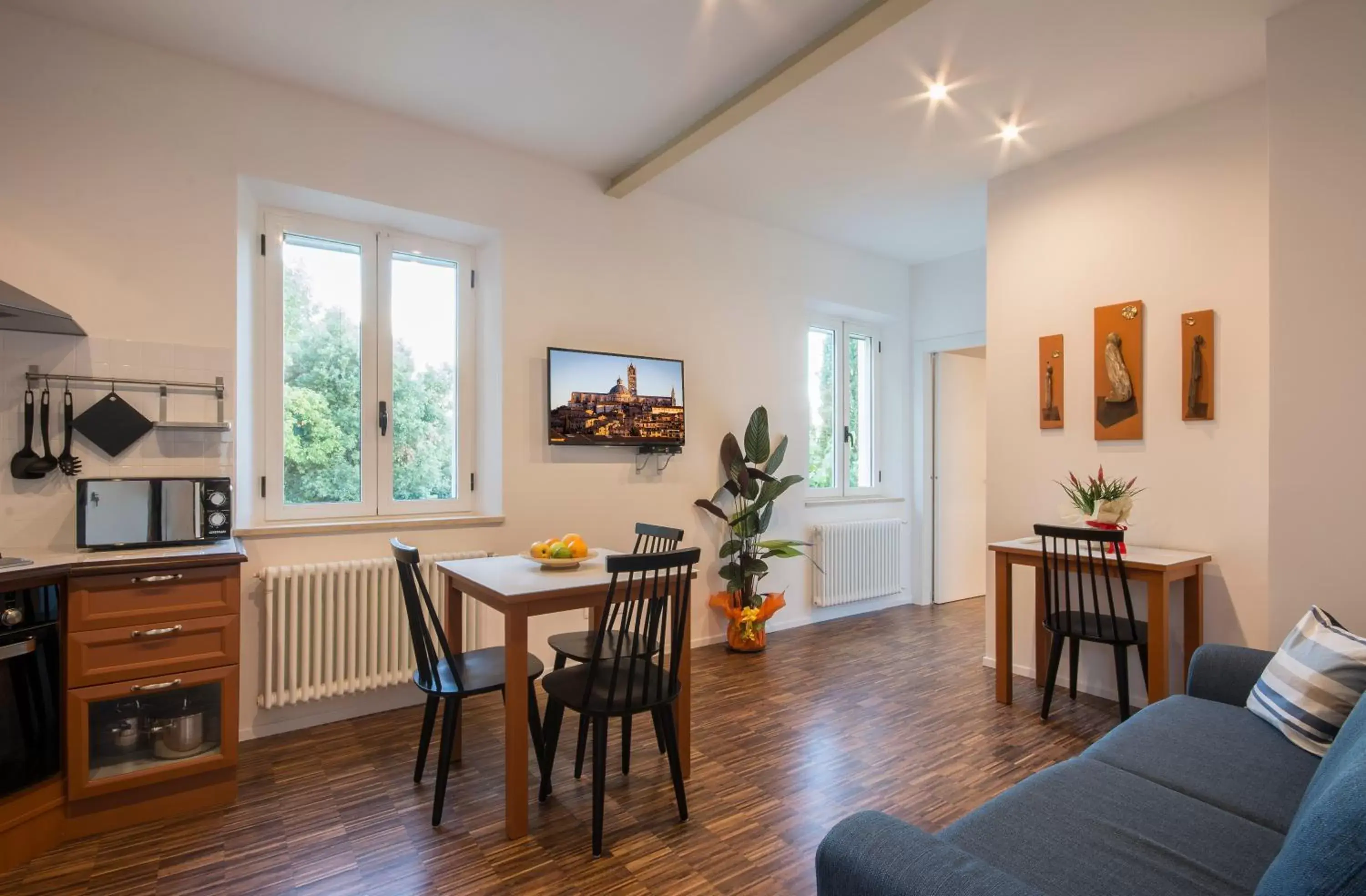 Kitchen or kitchenette, Seating Area in La Coroncina Lodging