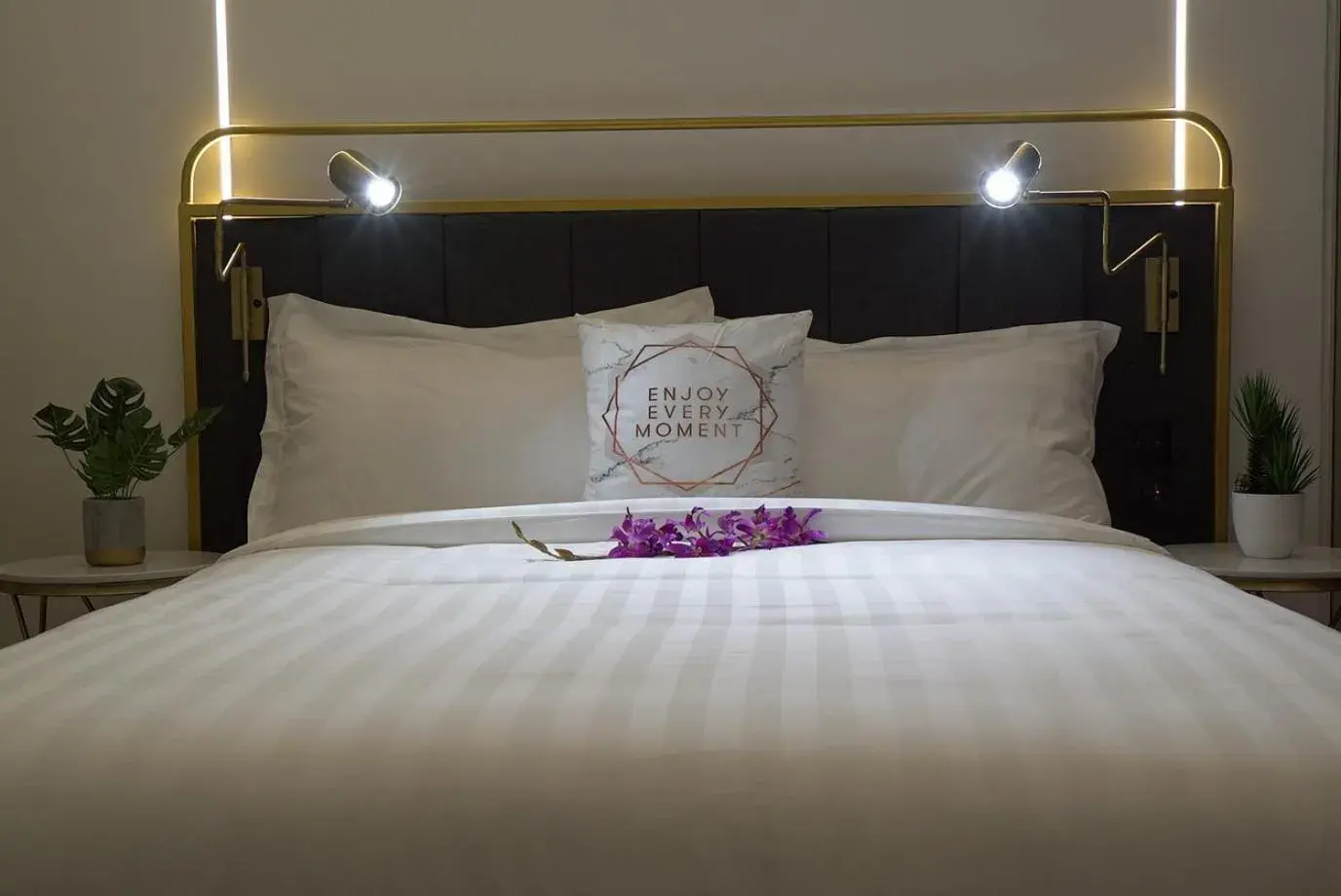 Bed in Regatta Suites Kozi Square Kuching