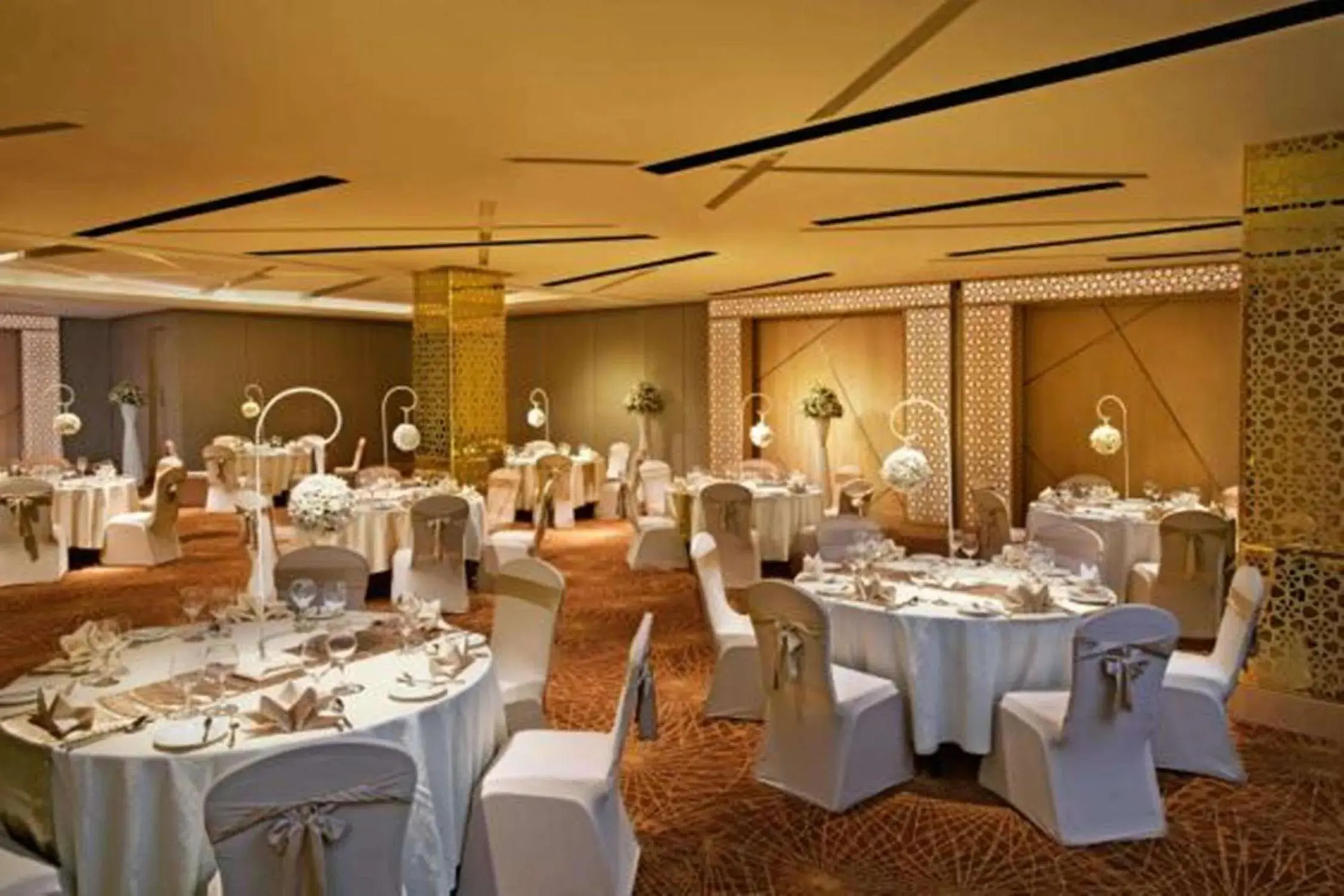 Meeting/conference room, Restaurant/Places to Eat in Hilton Colombo Residence