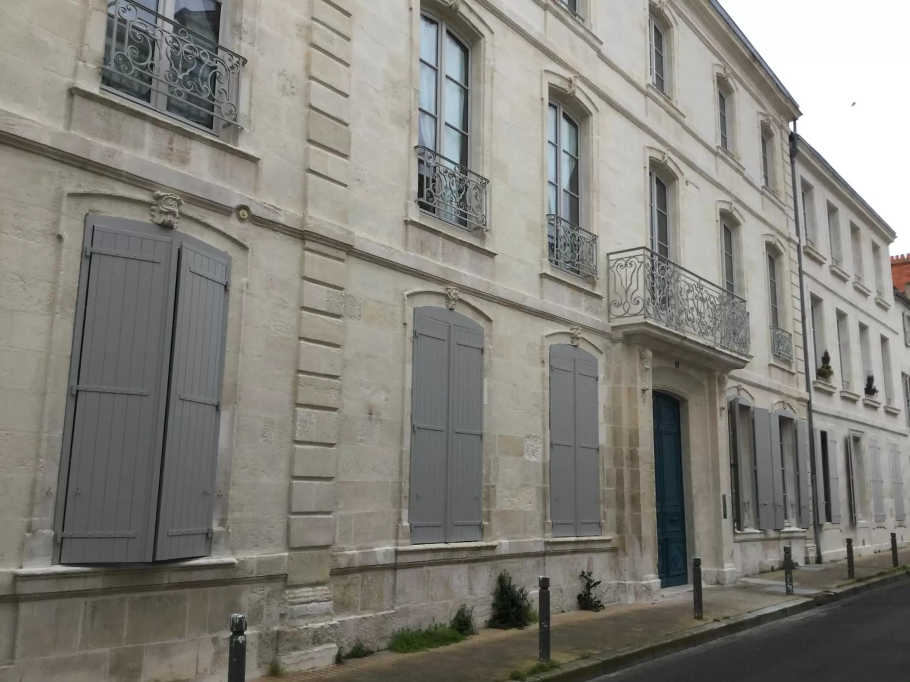 Facade/entrance, Property Building in Calme et sérénité