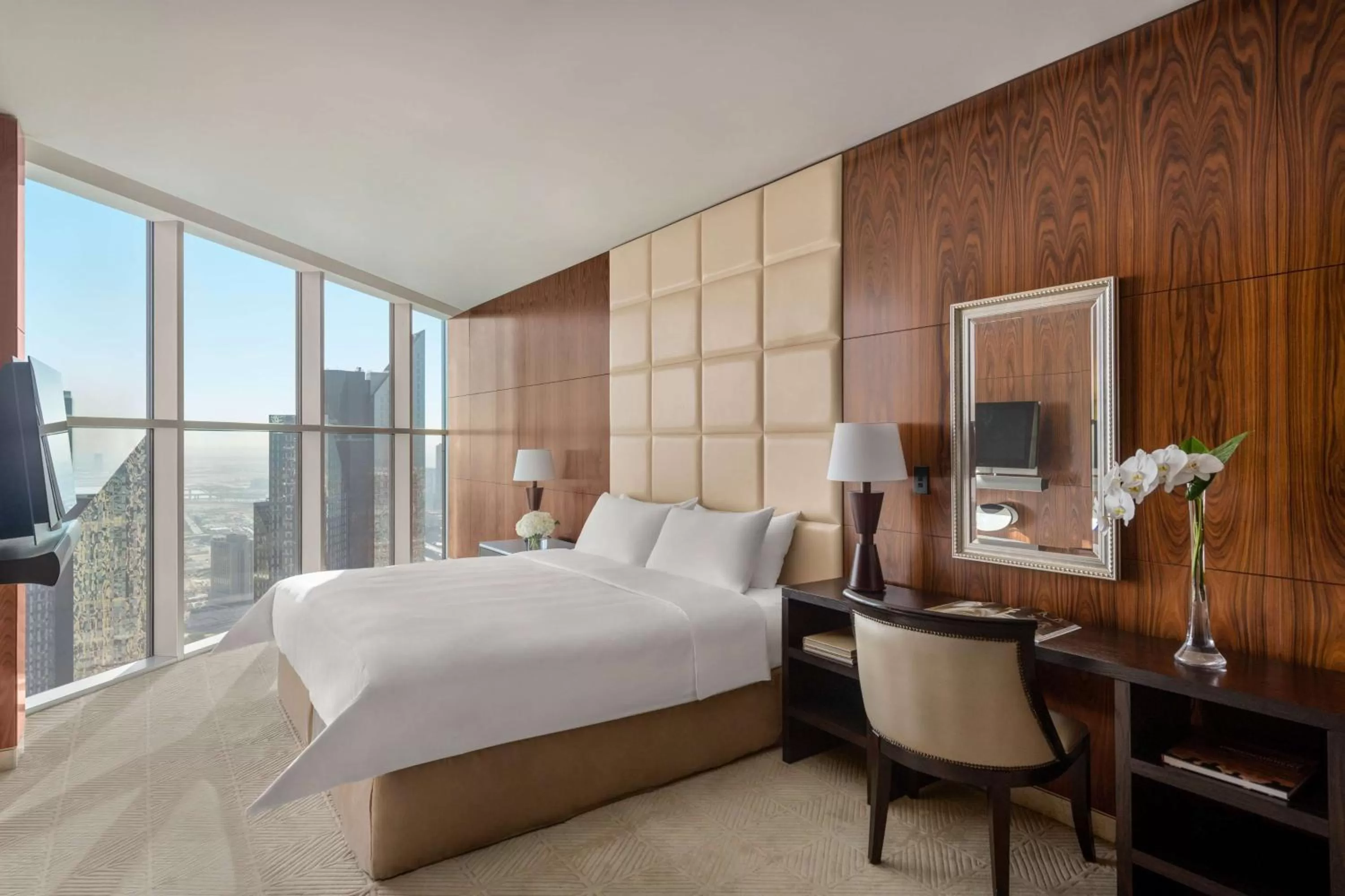 Photo of the whole room, Bed in Shangri-La Dubai