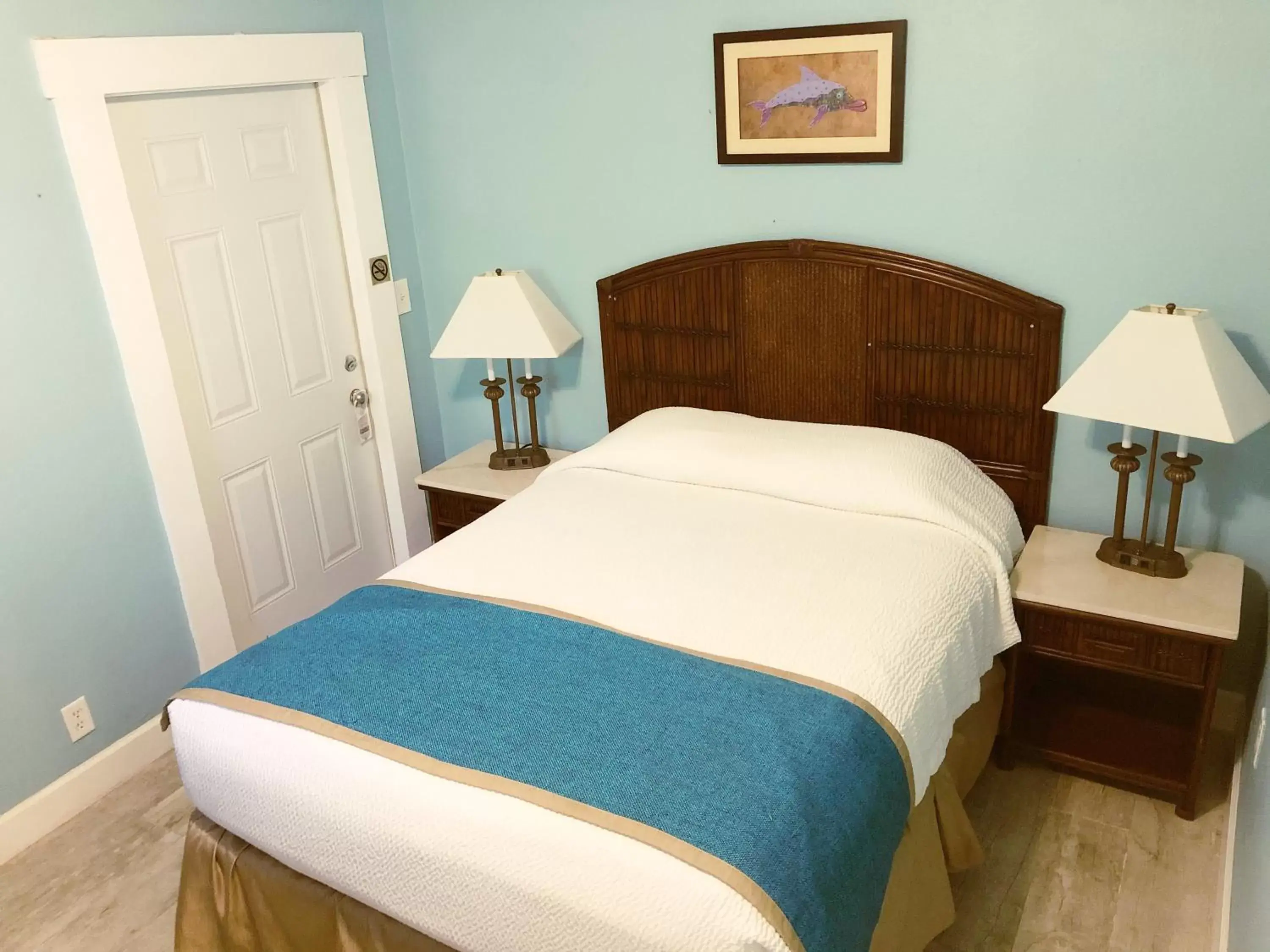 Bed in The Pelican Key Largo Cottages