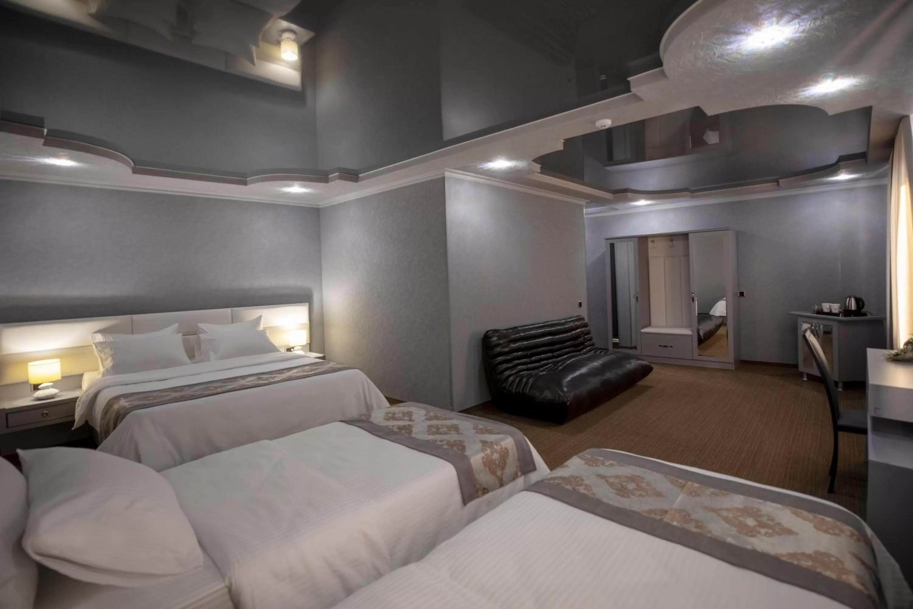 Photo of the whole room, Bed in Georgia Gold