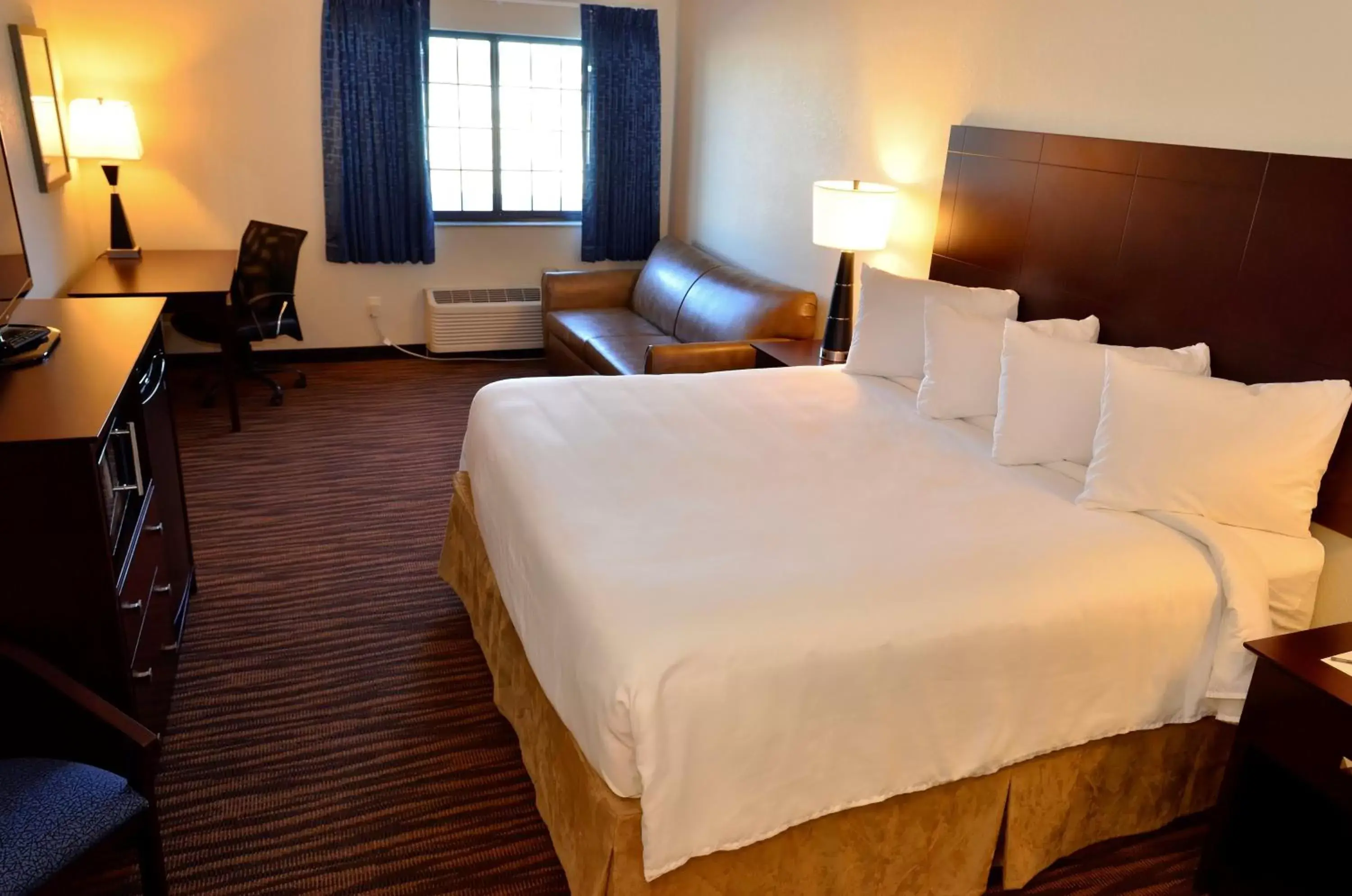 Bed in Cobblestone Inn & Suites - Holstein Bed in Cobblestone Inn & Suites - Holstein