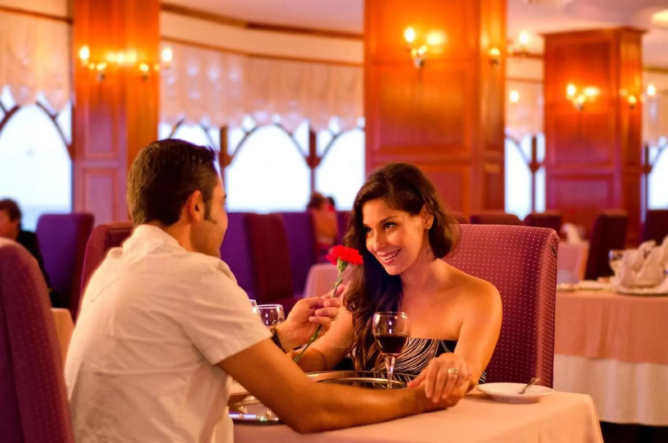 Guests, Restaurant/Places to Eat in Crown Paradise Club Cancun - All Inclusive