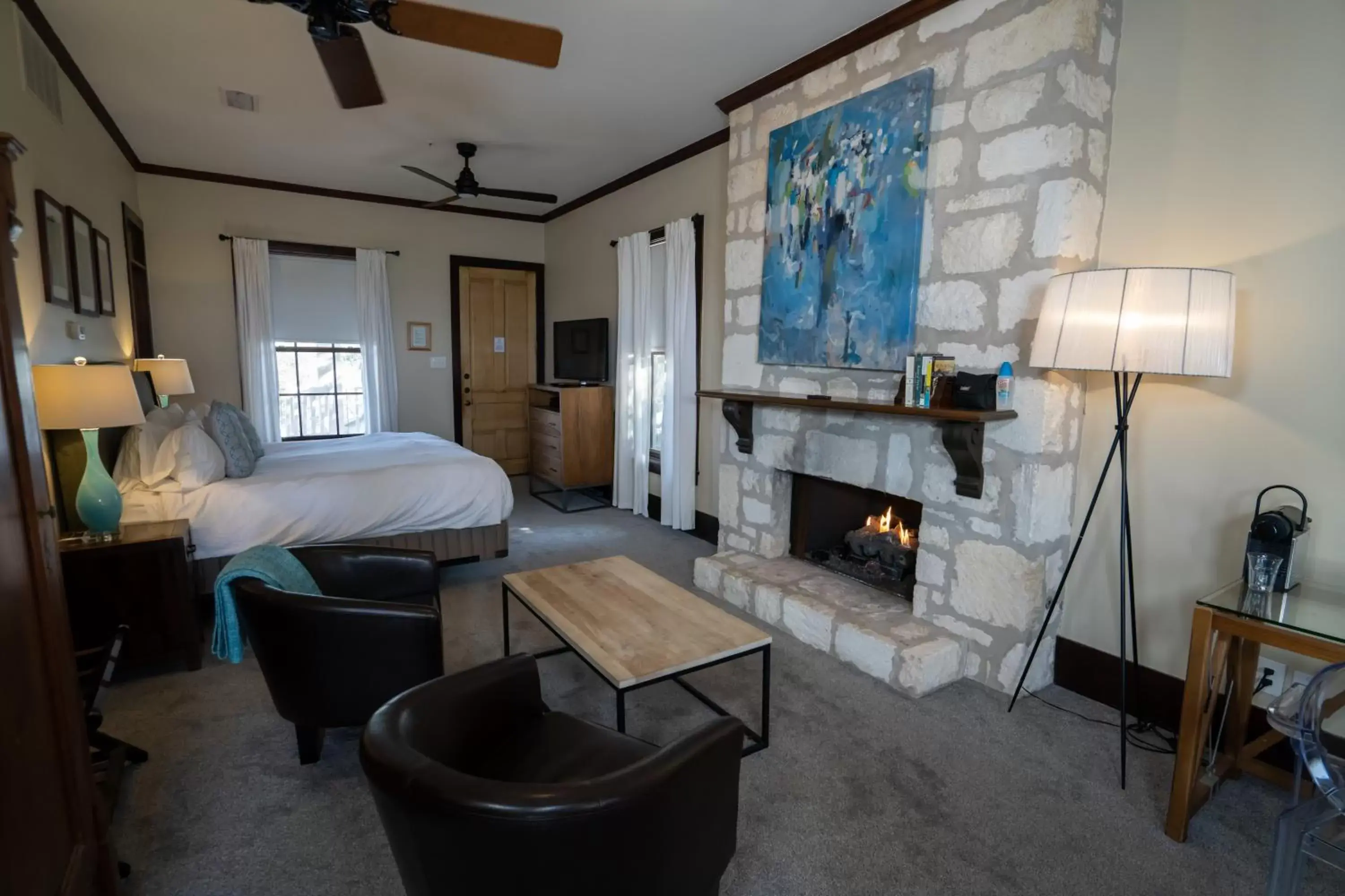 Bed, Seating Area in Sage Hill Inn & Spa