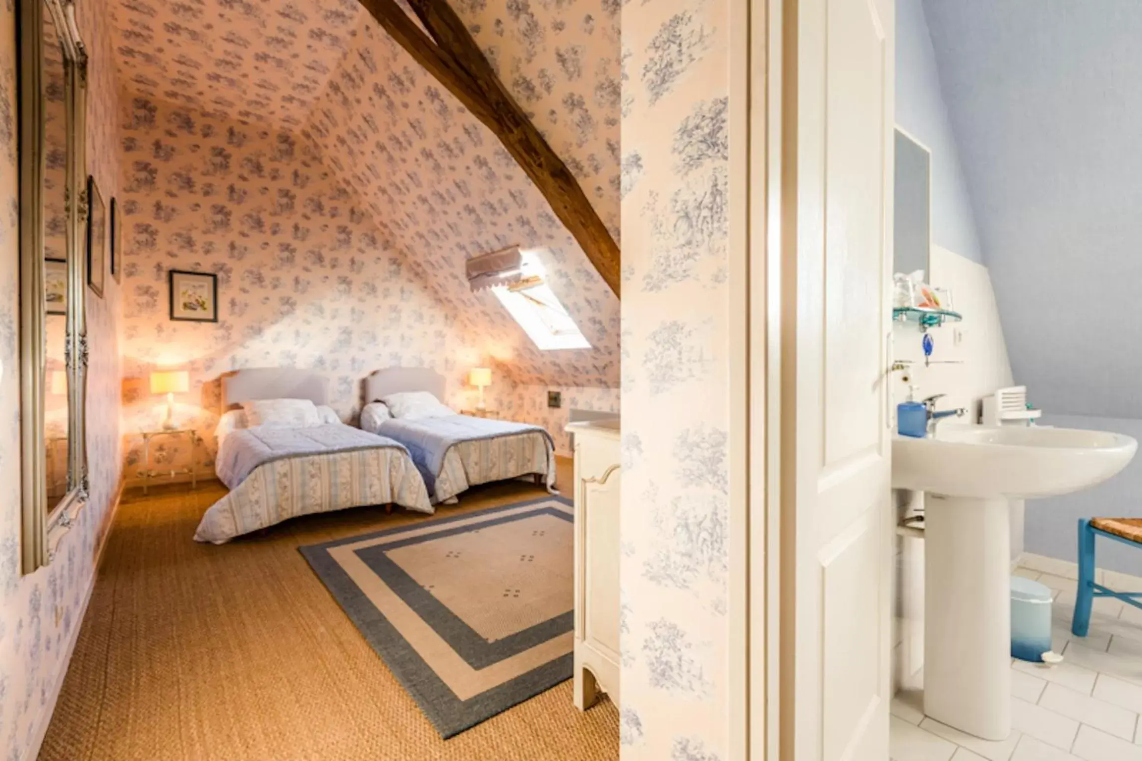 Photo of the whole room, Bed in Chambres d'hôtes La Ferme du Grand Launay