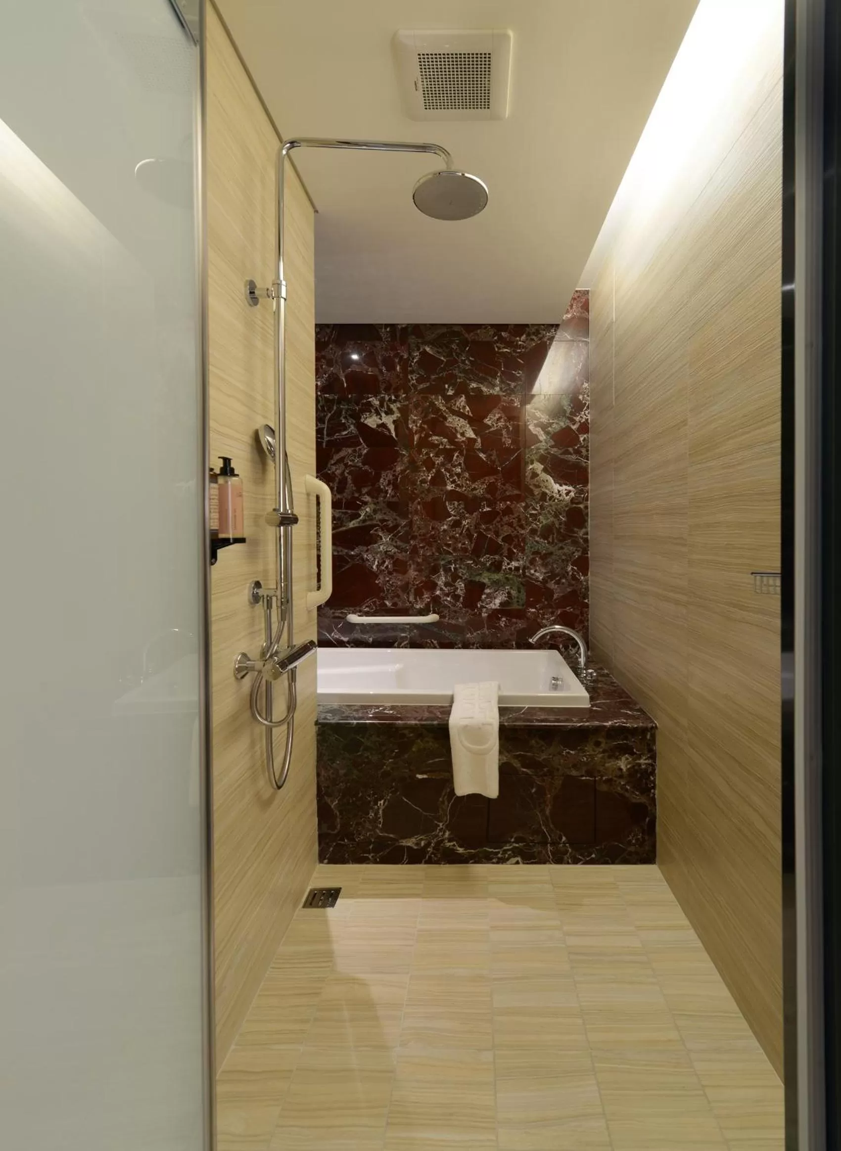 Bathroom in Golden Tulip RS Boutique Hotel-Tainan
