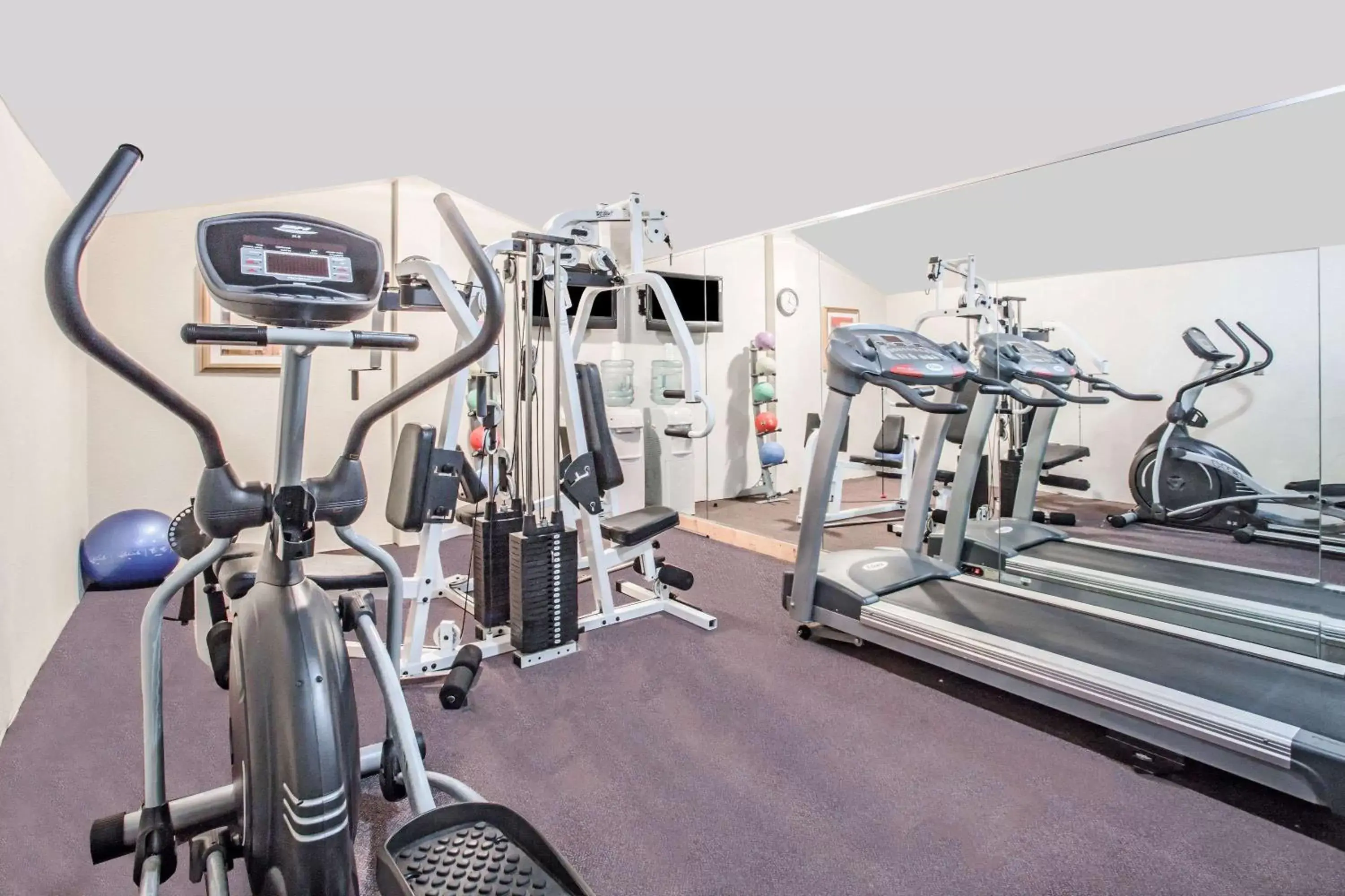 Fitness centre/facilities, Fitness Center/Facilities in Super 8 by Wyndham Camp Springs/Andrews AFB DC Area