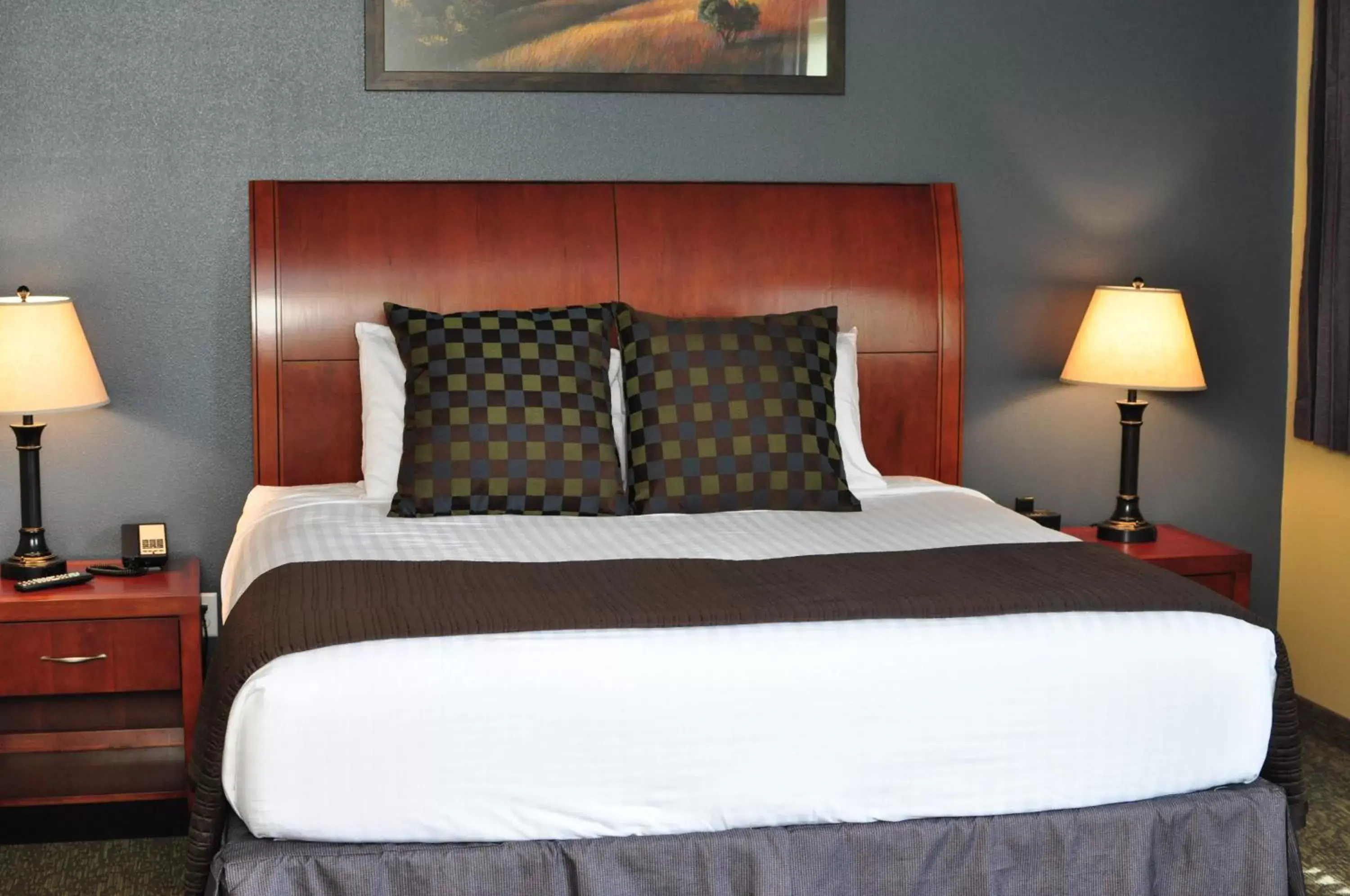 Bed in Cobblestone Inn & Suites - Newton