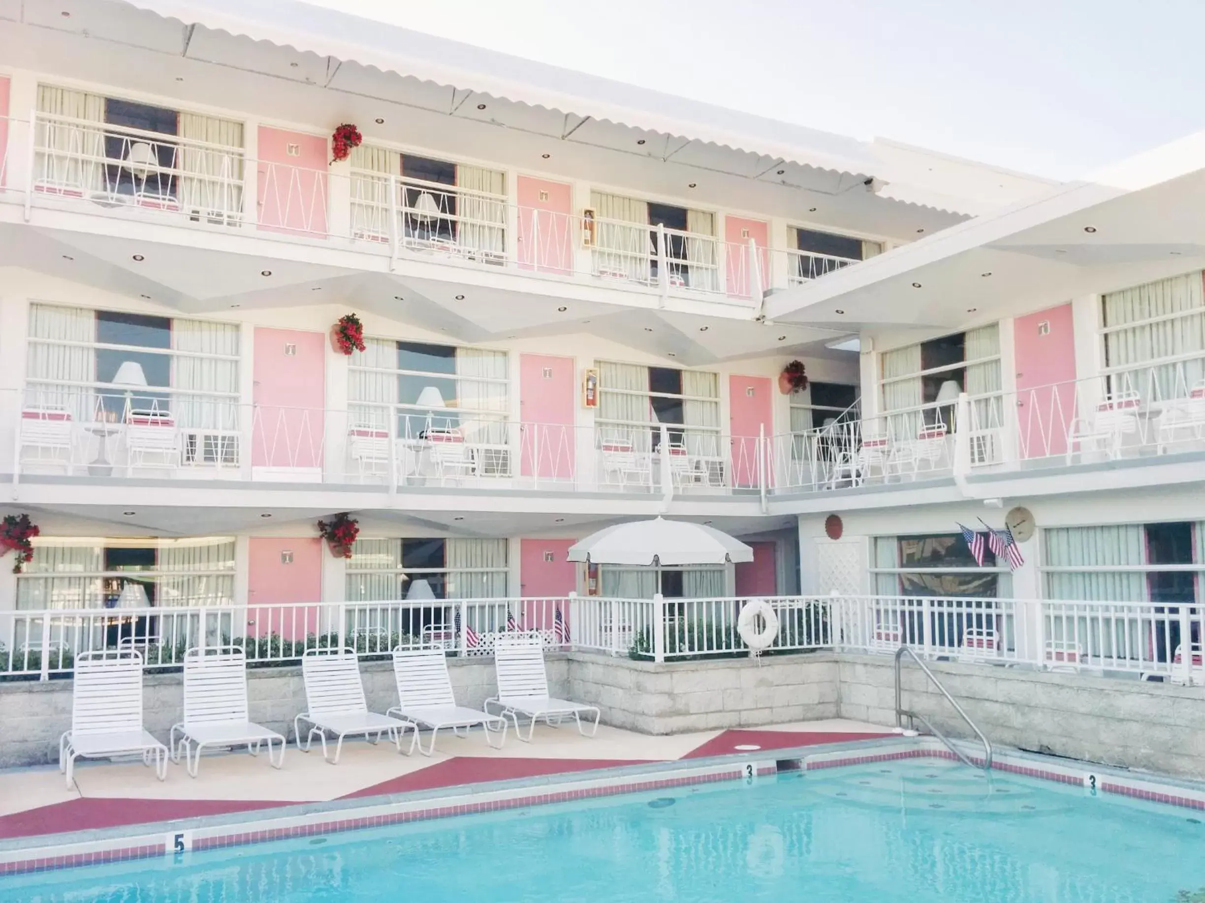 Facade/entrance, Property Building in Pink Champagne Motel