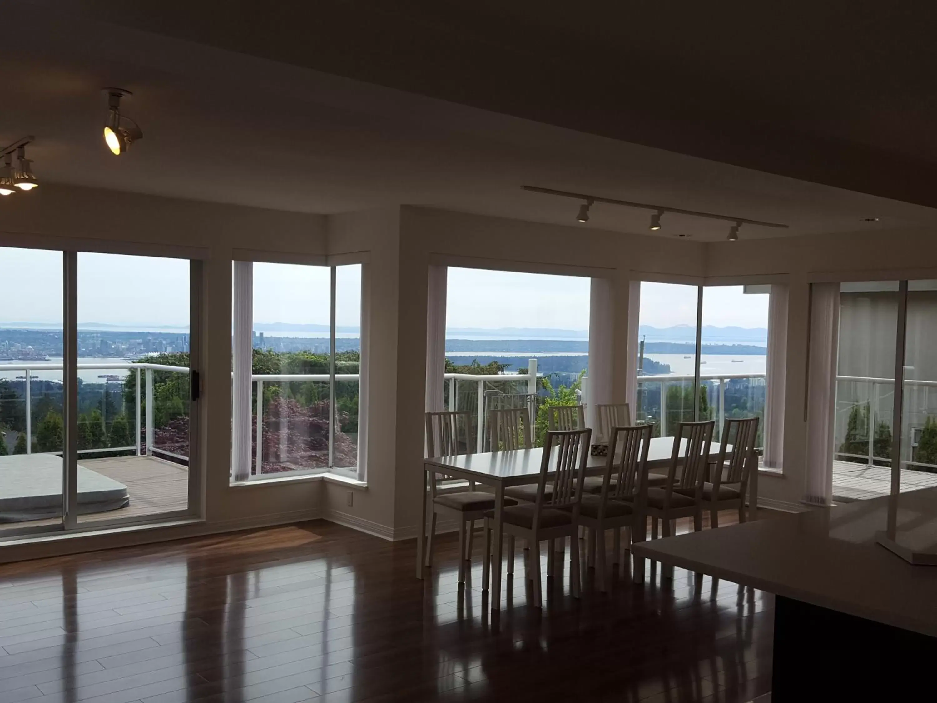 Communal kitchen in Emperial Suites