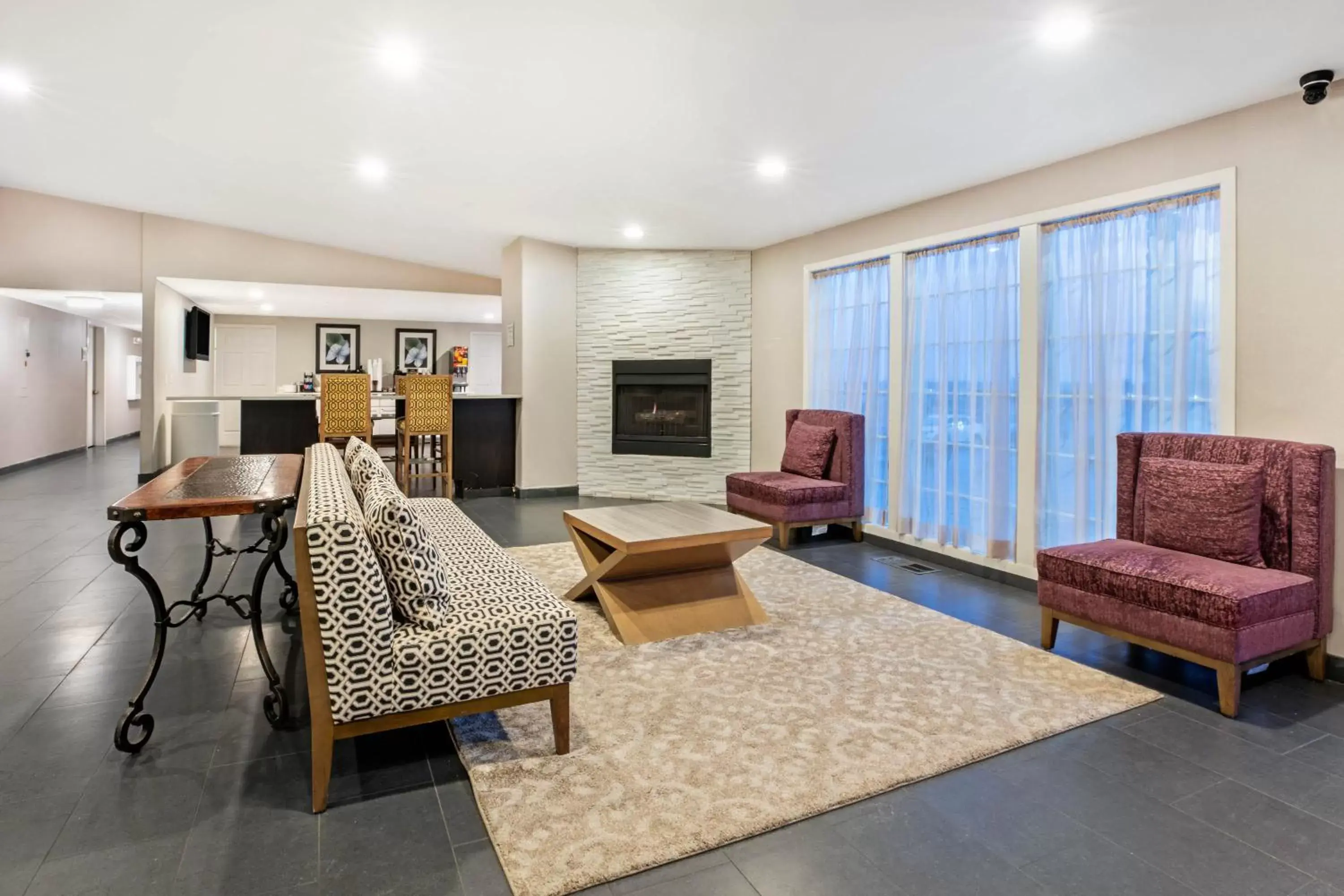 Living room, Seating Area in La Quinta Inn by Wyndham Caldwell