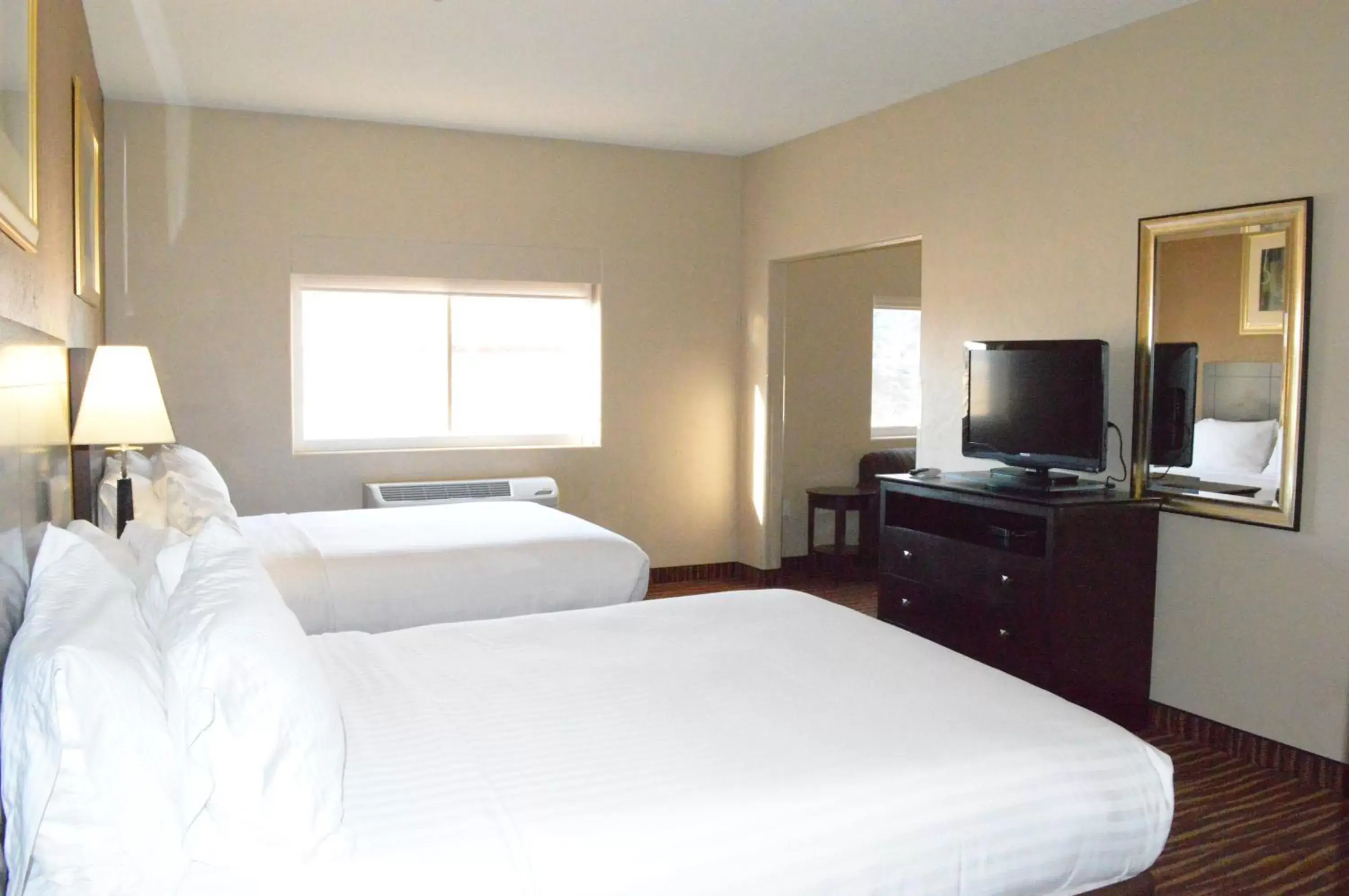 Bed in First Choice Inn at the Swell Bed in First Choice Inn at the Swell