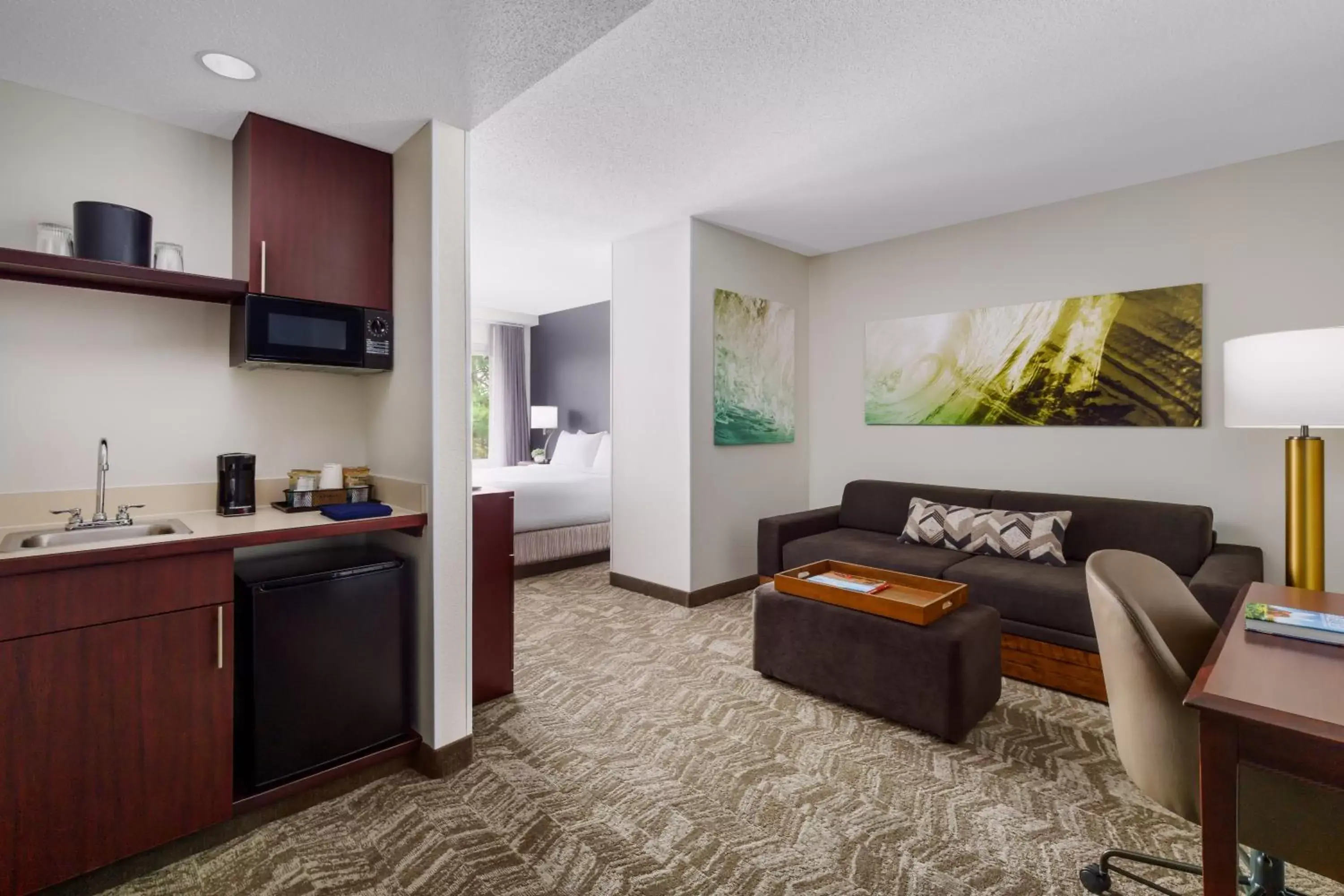 Kitchen or kitchenette, Seating Area in SpringHill Suites Manchester-Boston Regional Airport