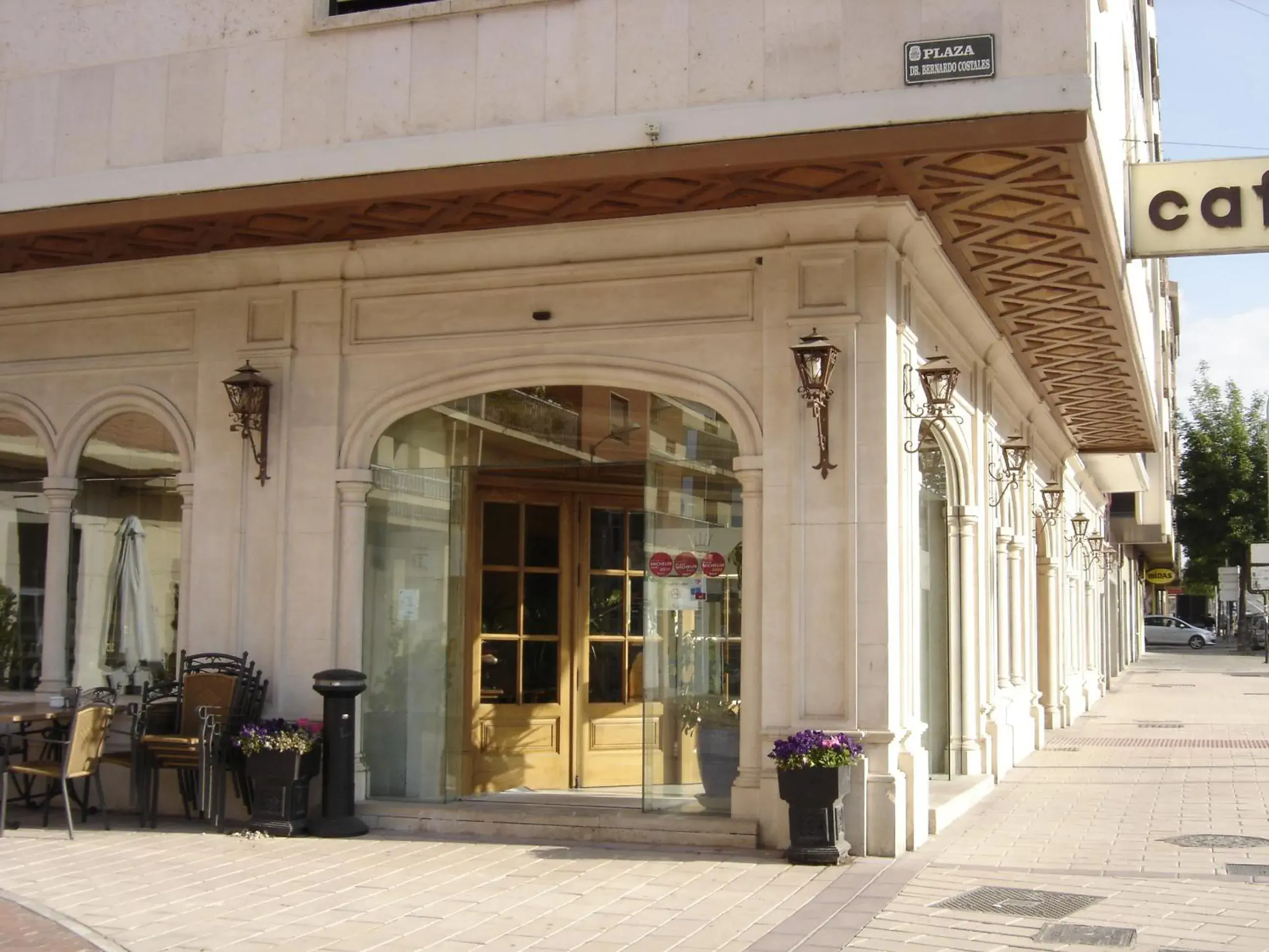 Facade/entrance in Hotel Aranda