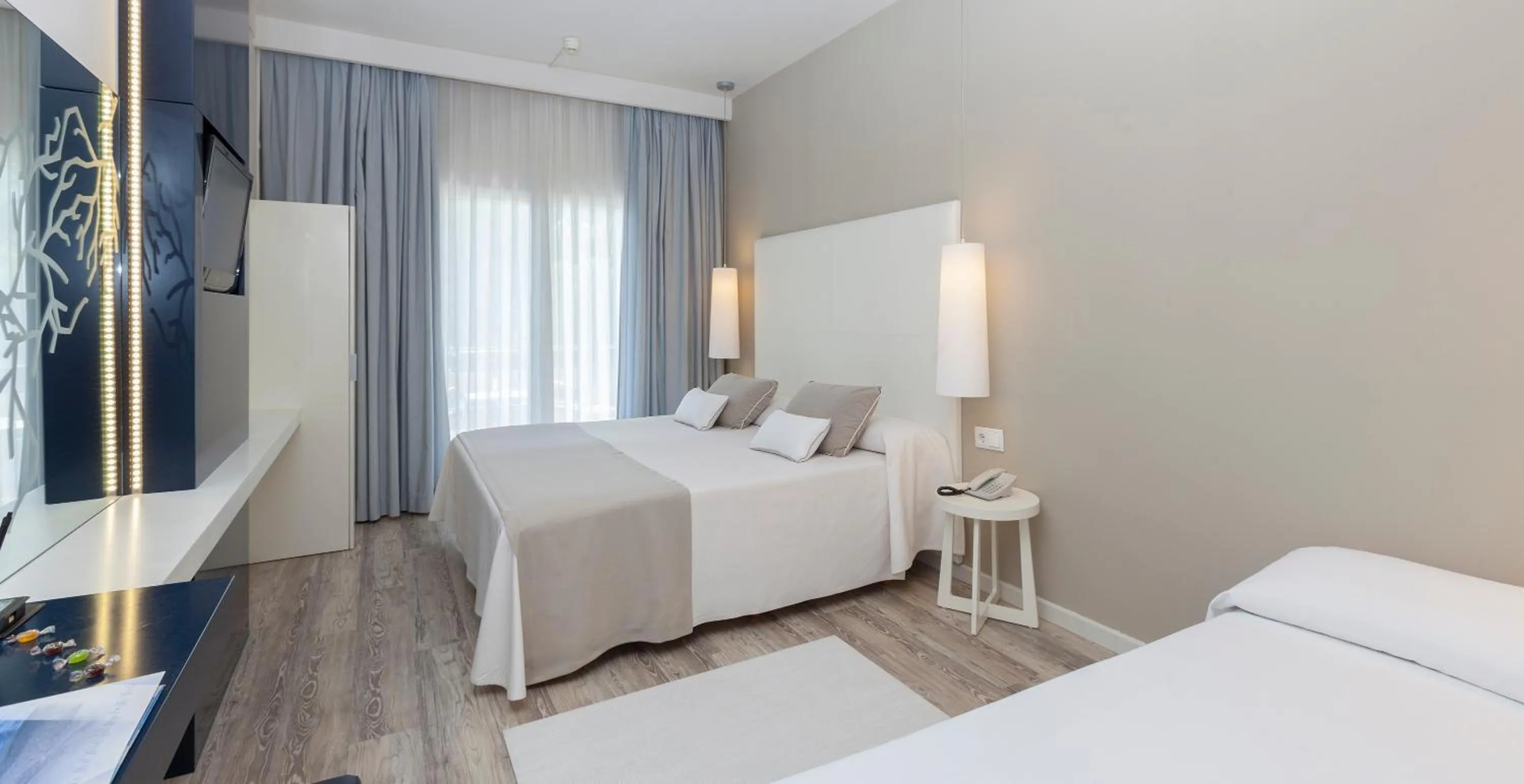 Bed in Canyelles Platja