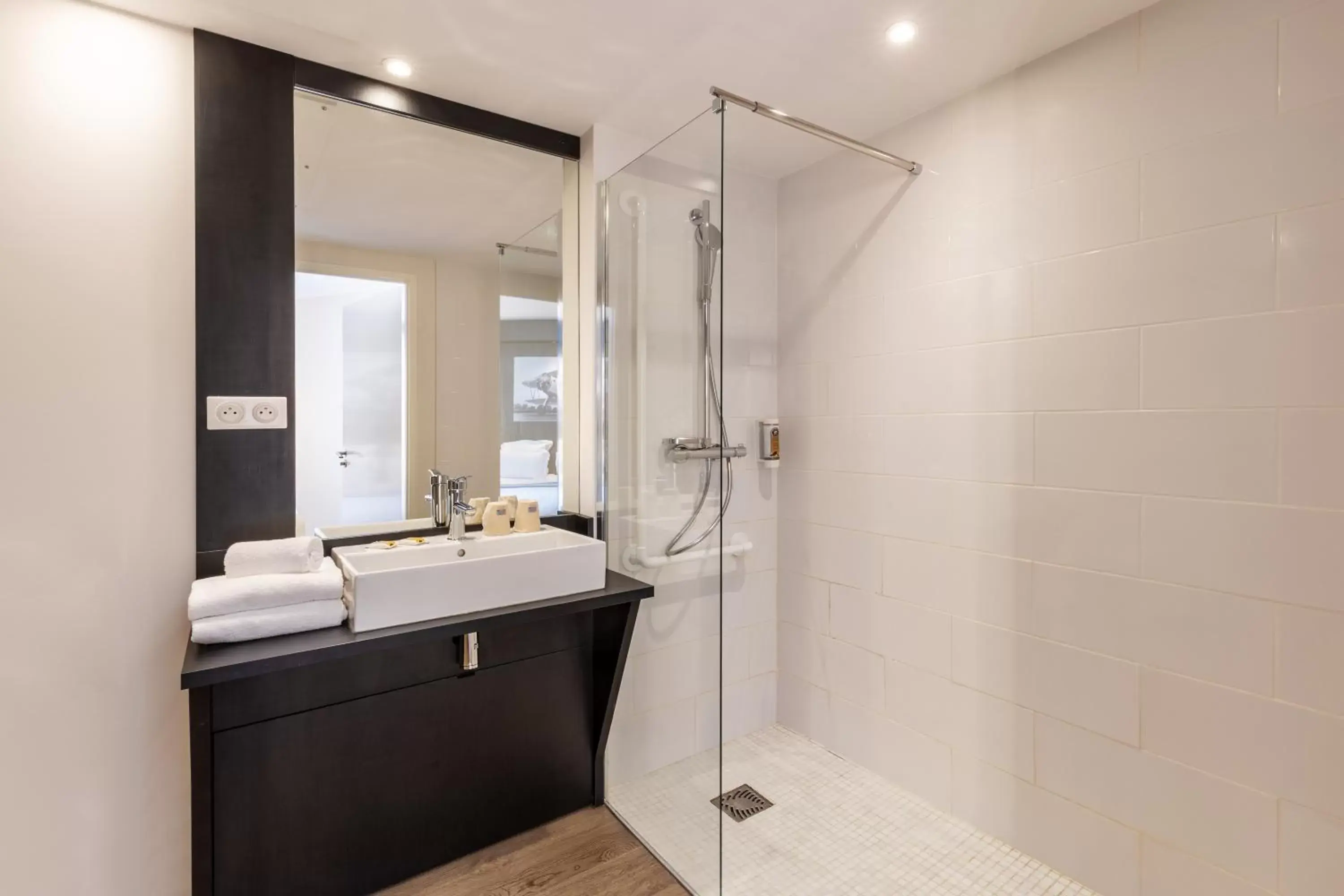 Shower, Bathroom in Best Western St Exupery Bordeaux Ouest