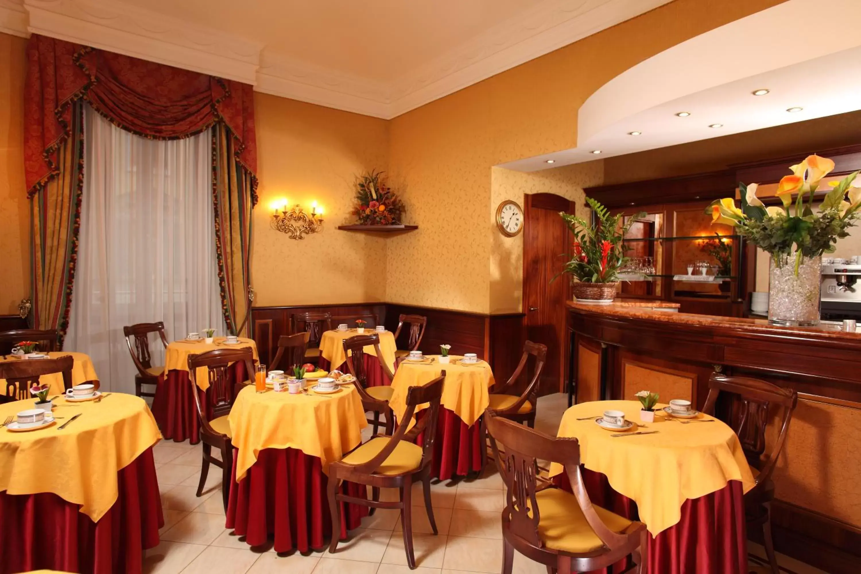 Restaurant/Places to Eat in Hotel Serena