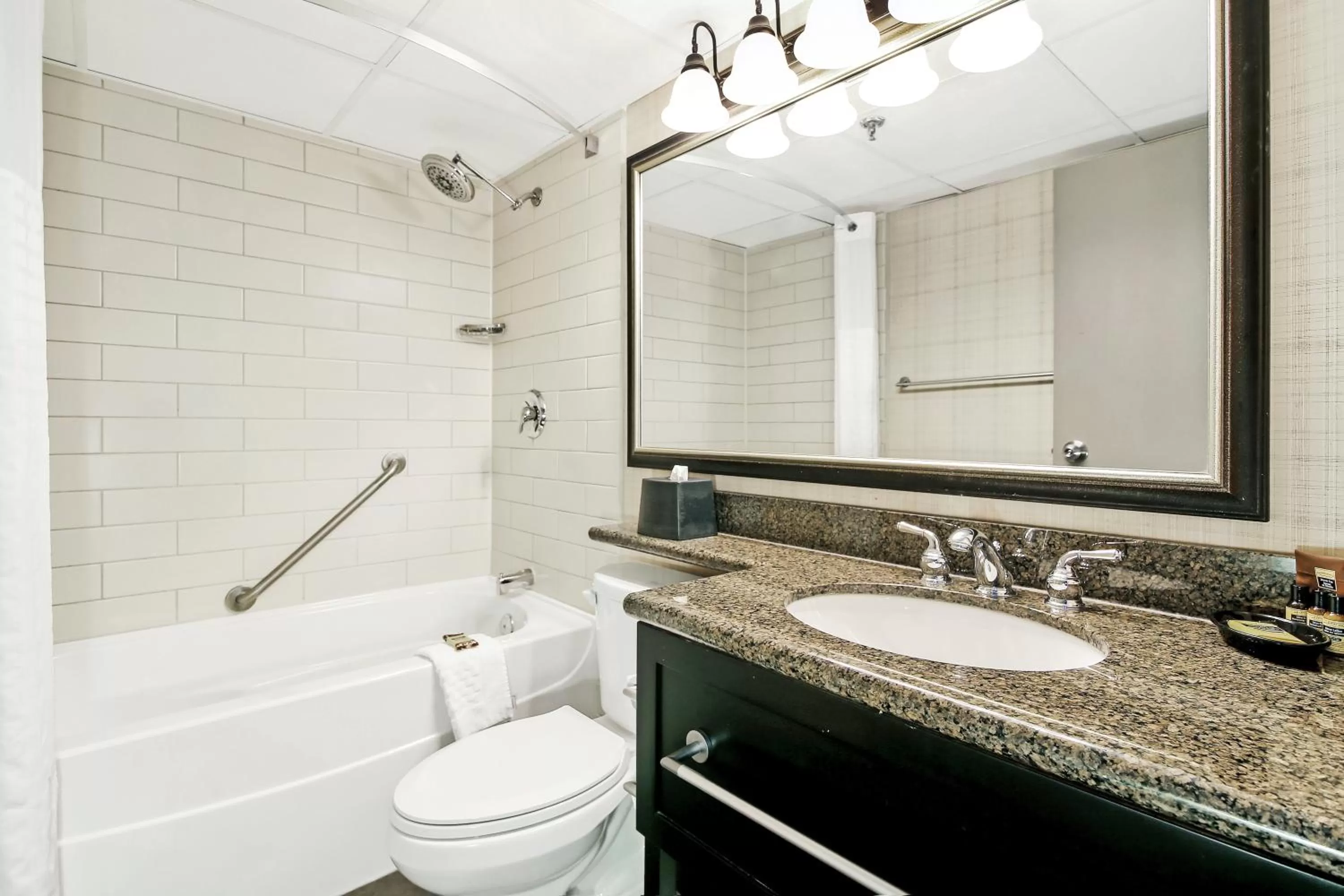 Shower in Best Western Plus Banff International Lodge