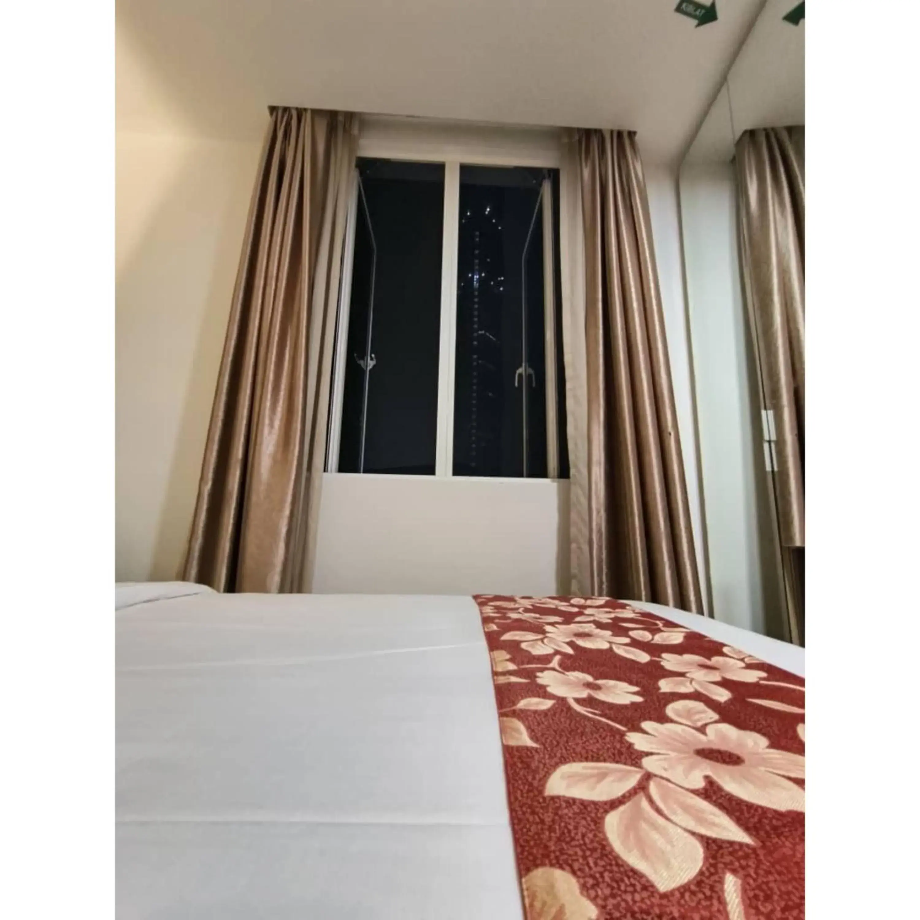 Bedroom, Bed in Sandpiper Hotel Kuala Lumpur