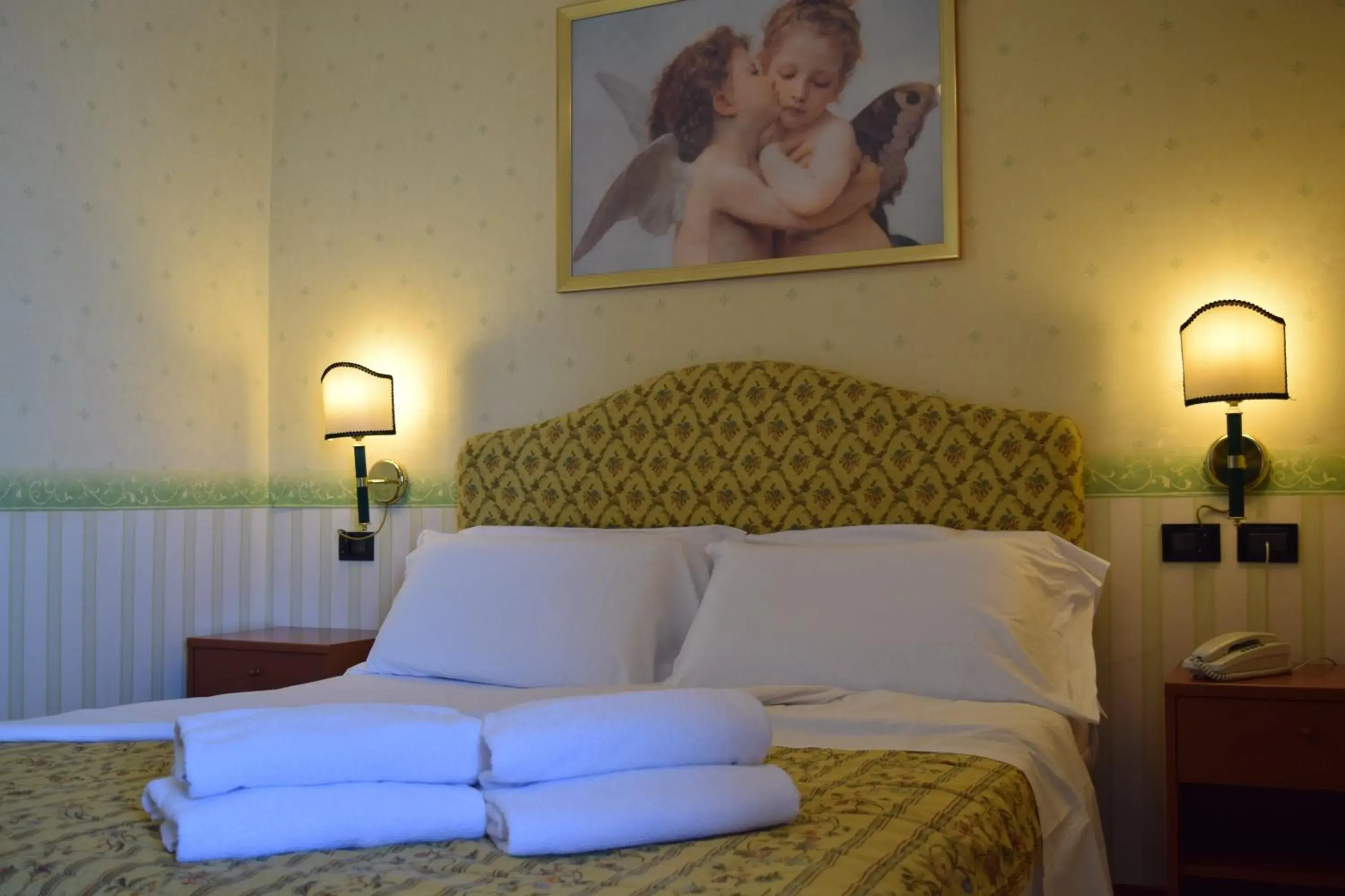 Bedroom, Bed in Hotel President Pomezia