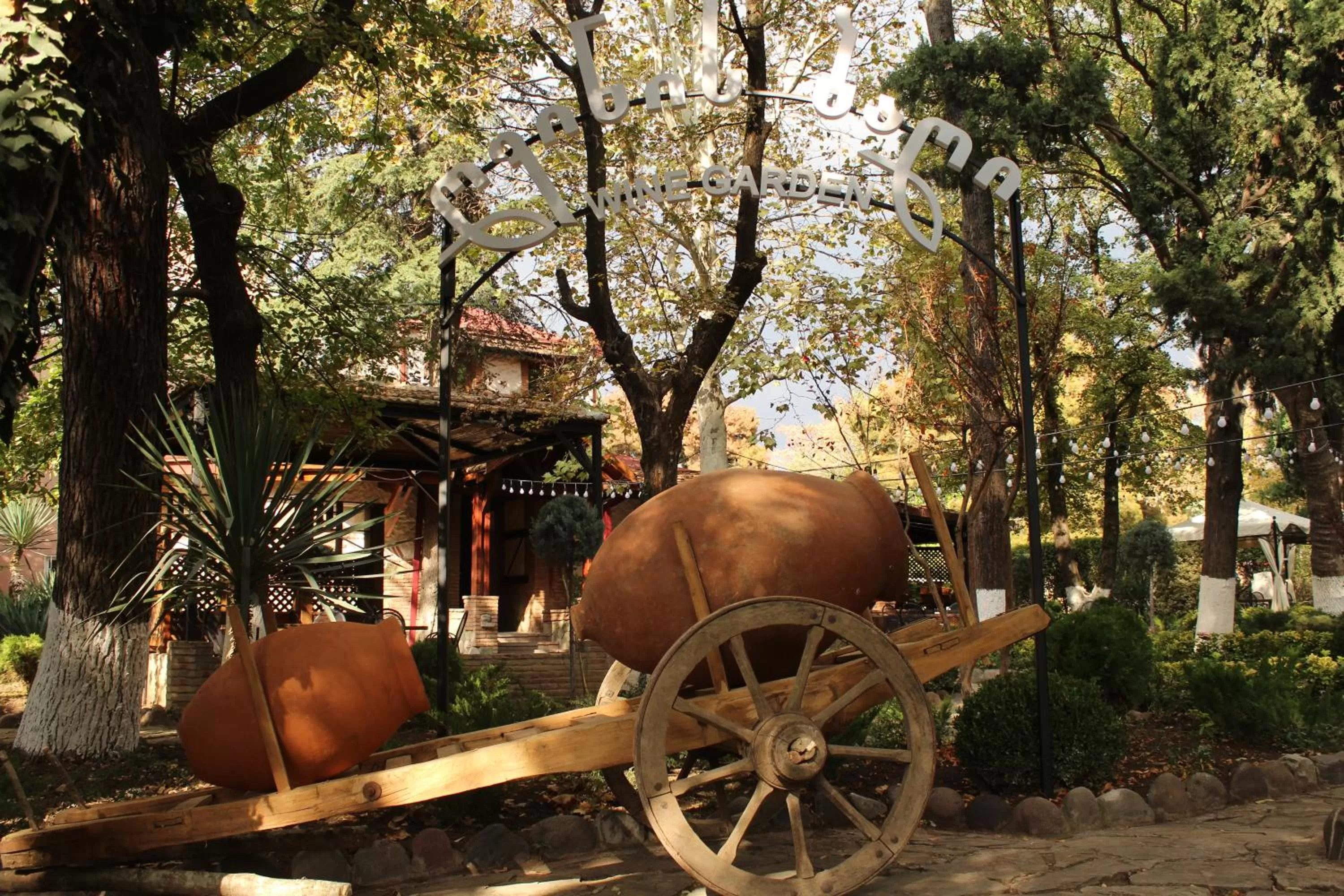 Restaurant/places to eat in Elle Boutique Hotel