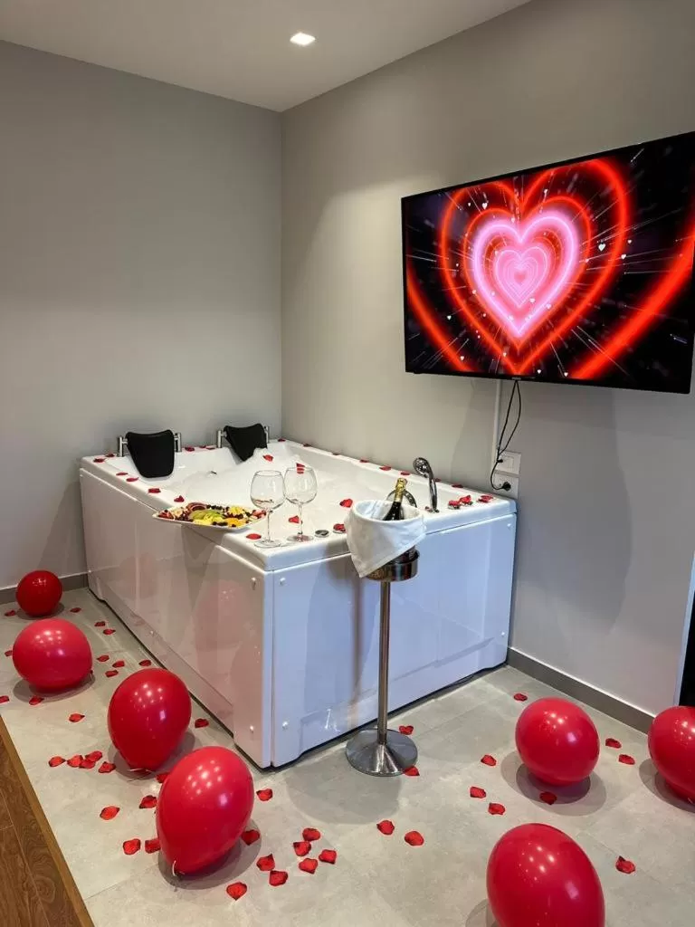 Hot Tub in 313 Villa City Center Hotel