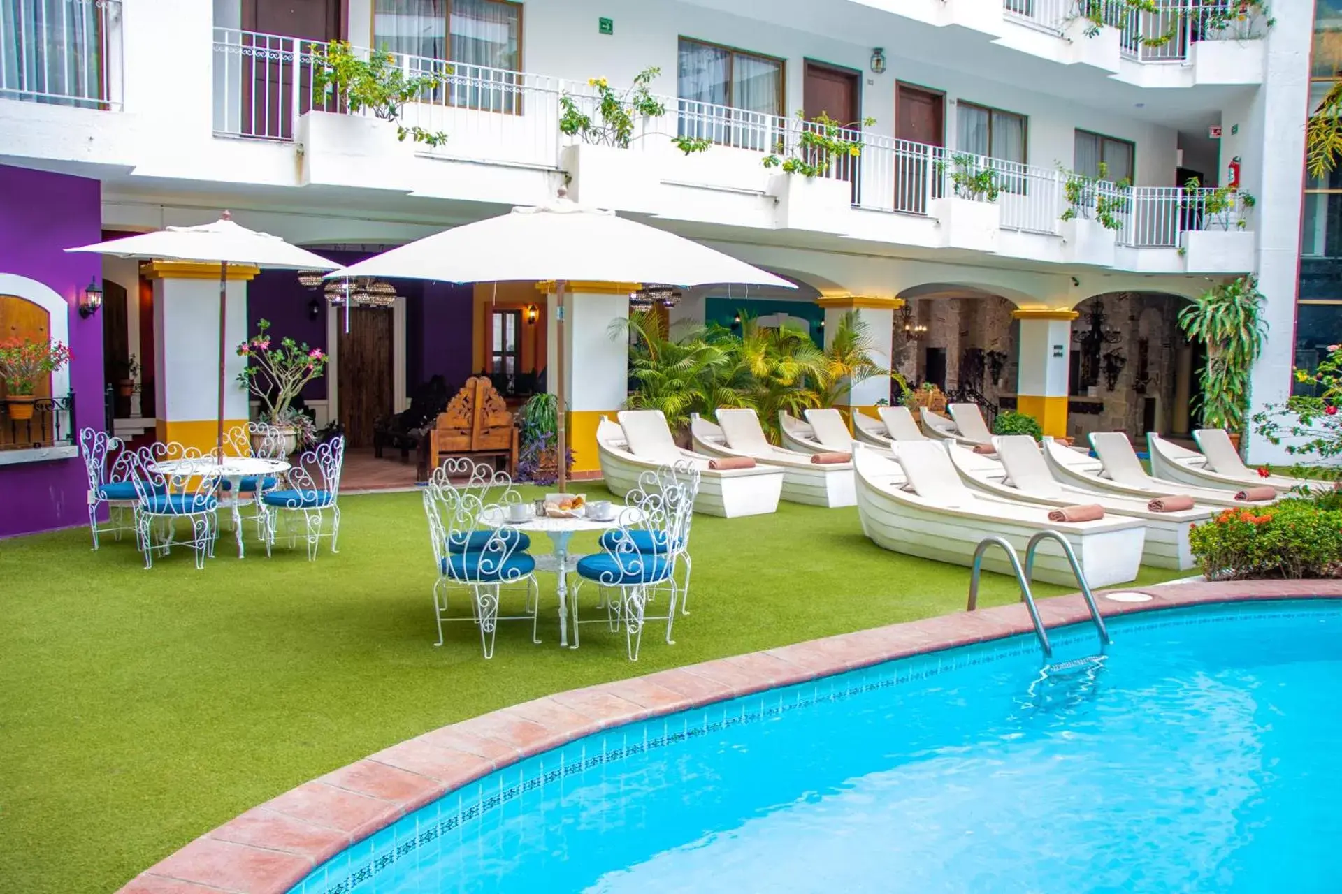 Swimming Pool in Los Arcos Suites