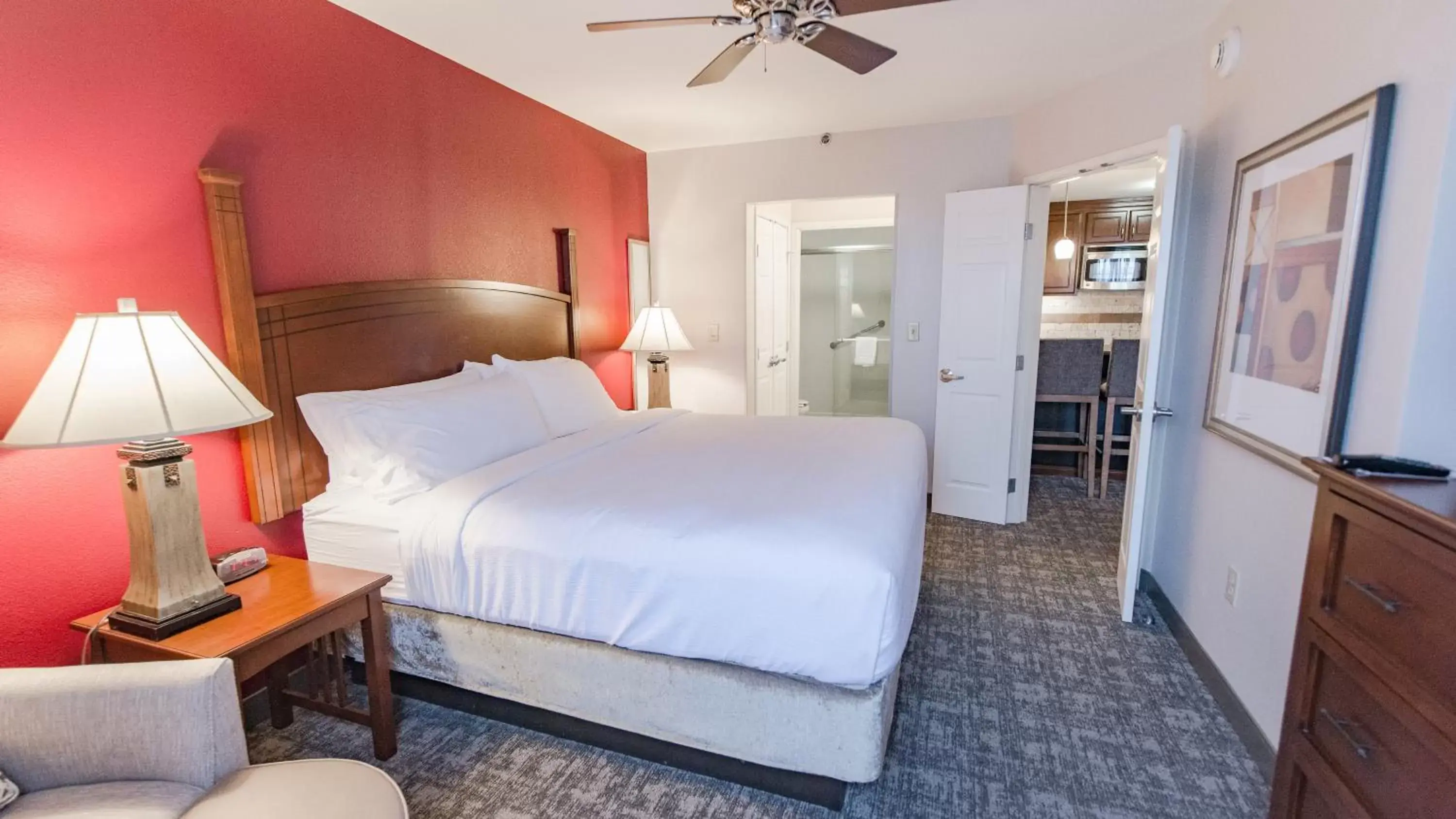 Bedroom, Bed in Staybridge Suites Wilmington East, an IHG Hotel
