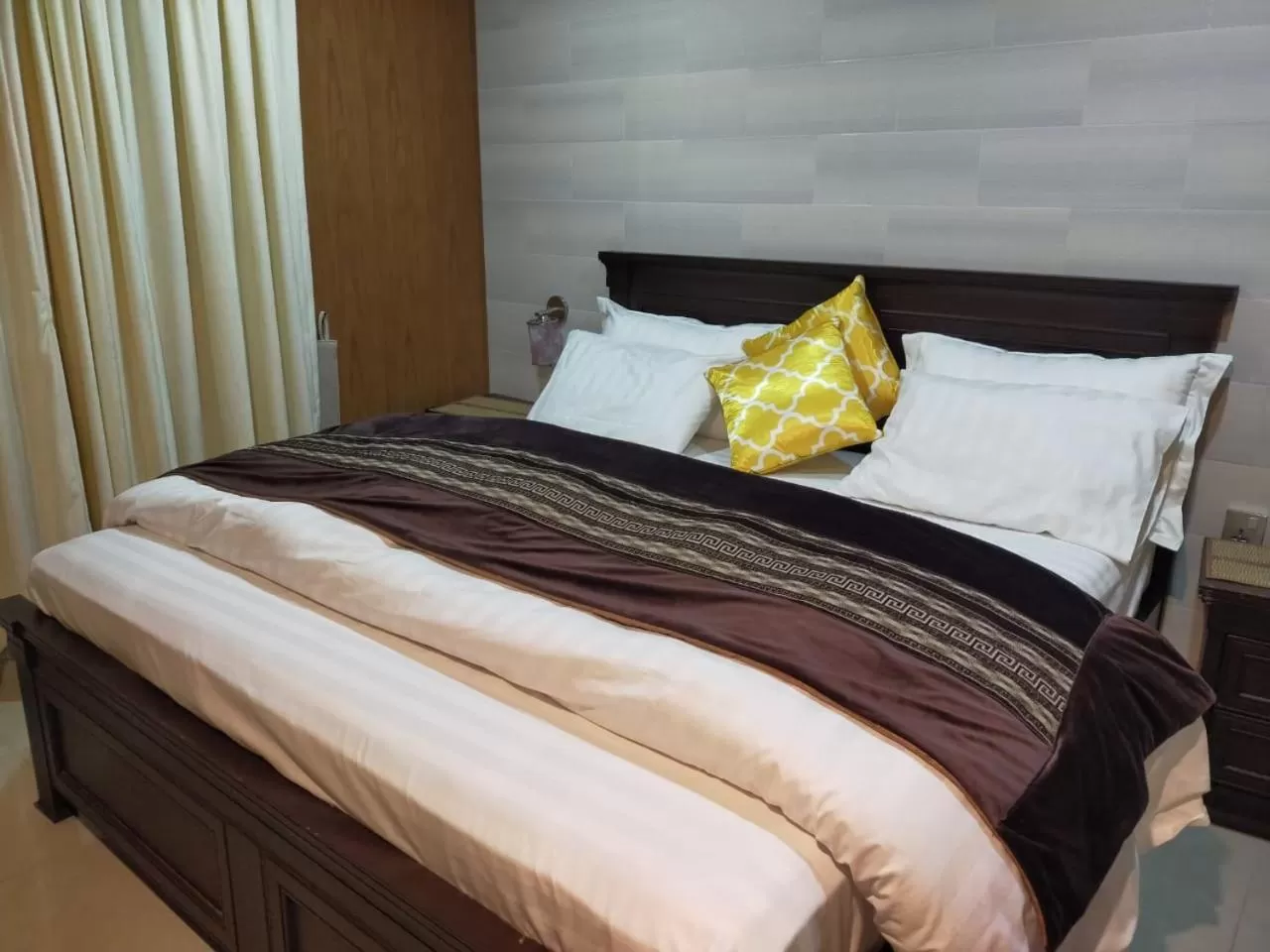 Bed in Shagufta Hotel Murree