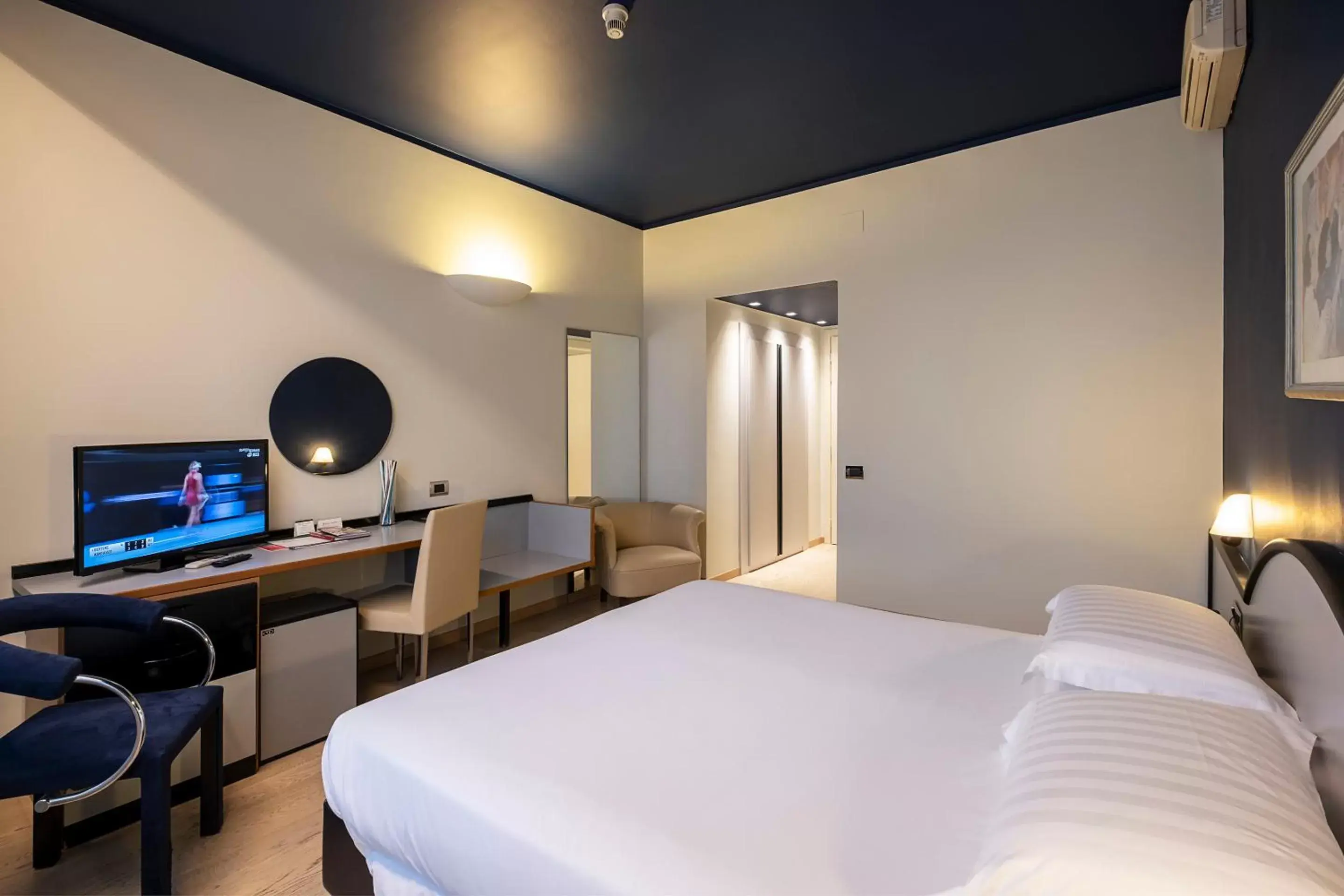 Double or Twin Room in Hotel Touring Double or Twin Room in Hotel Touring