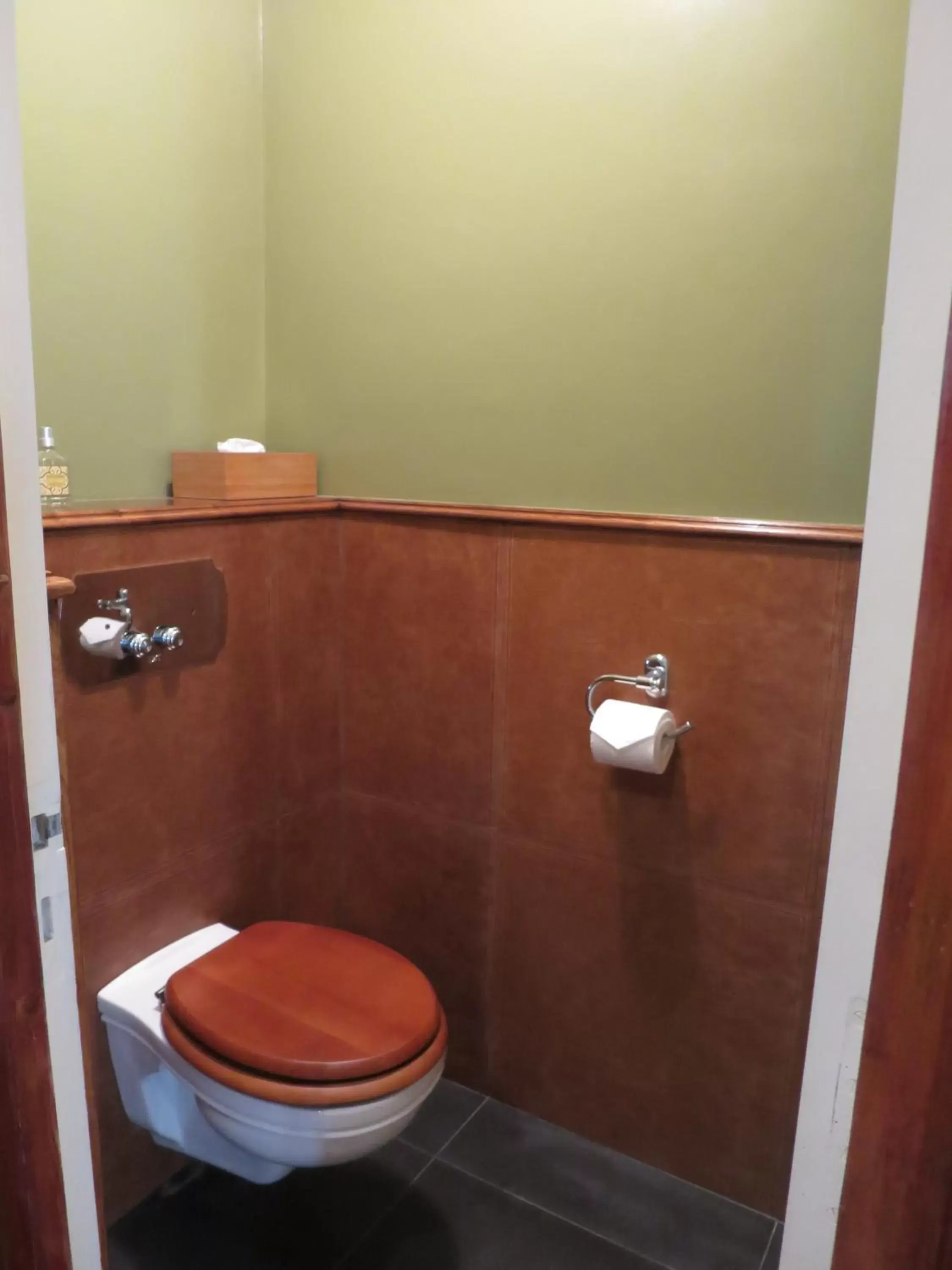 Toilet, Bathroom in KerBlondel