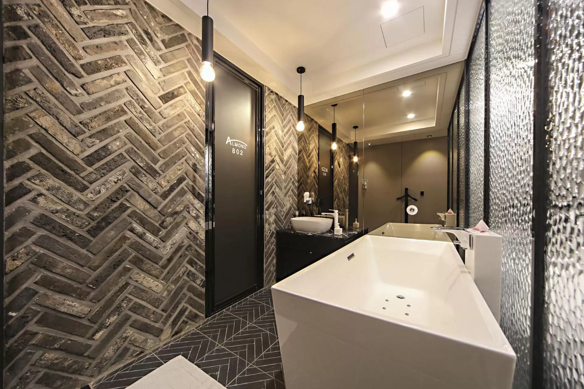 Shower in Masan Almond Hotel