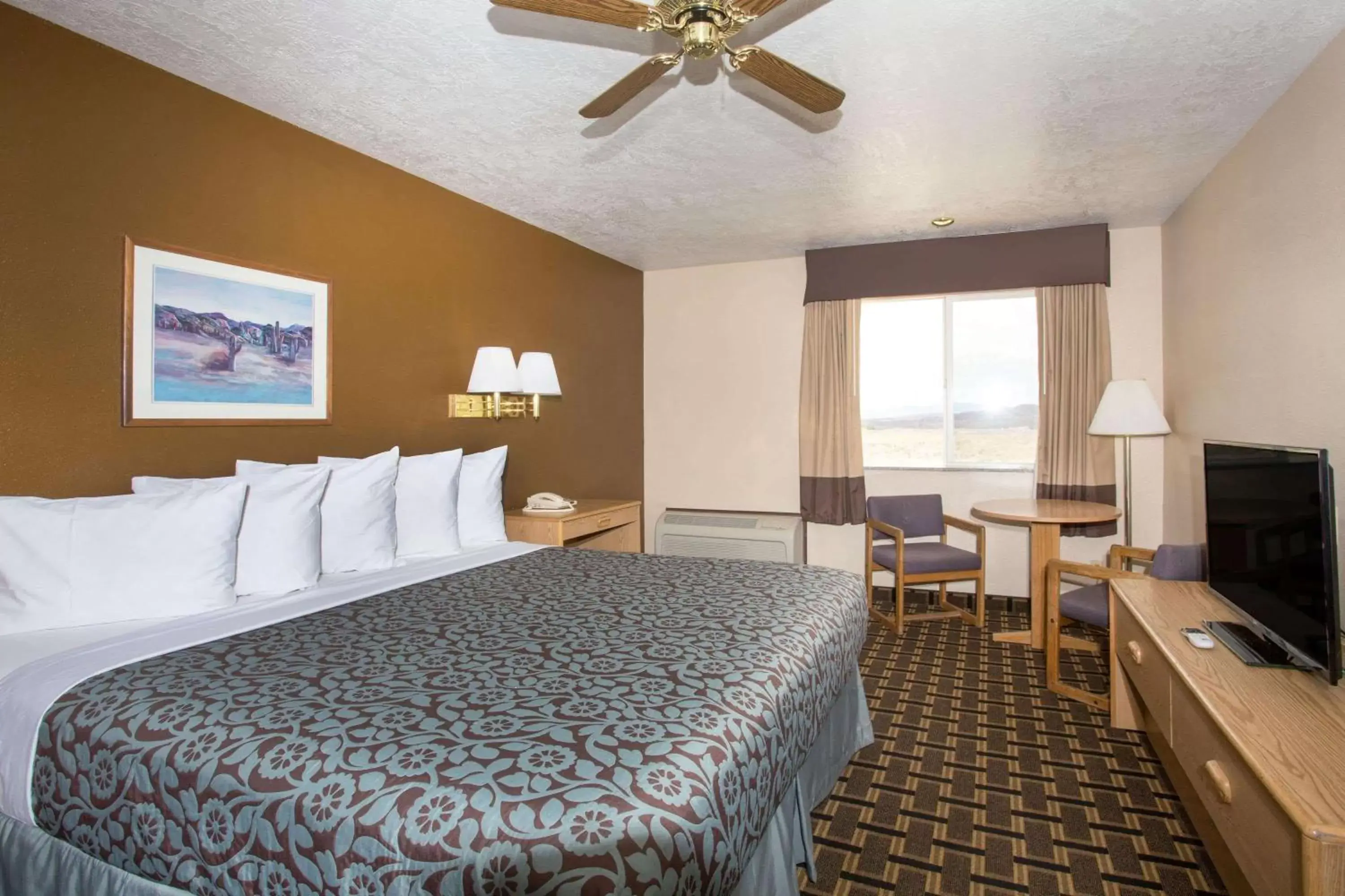 Photo of the whole room, Bed in Days Inn by Wyndham Hurricane/Zion National Park Area