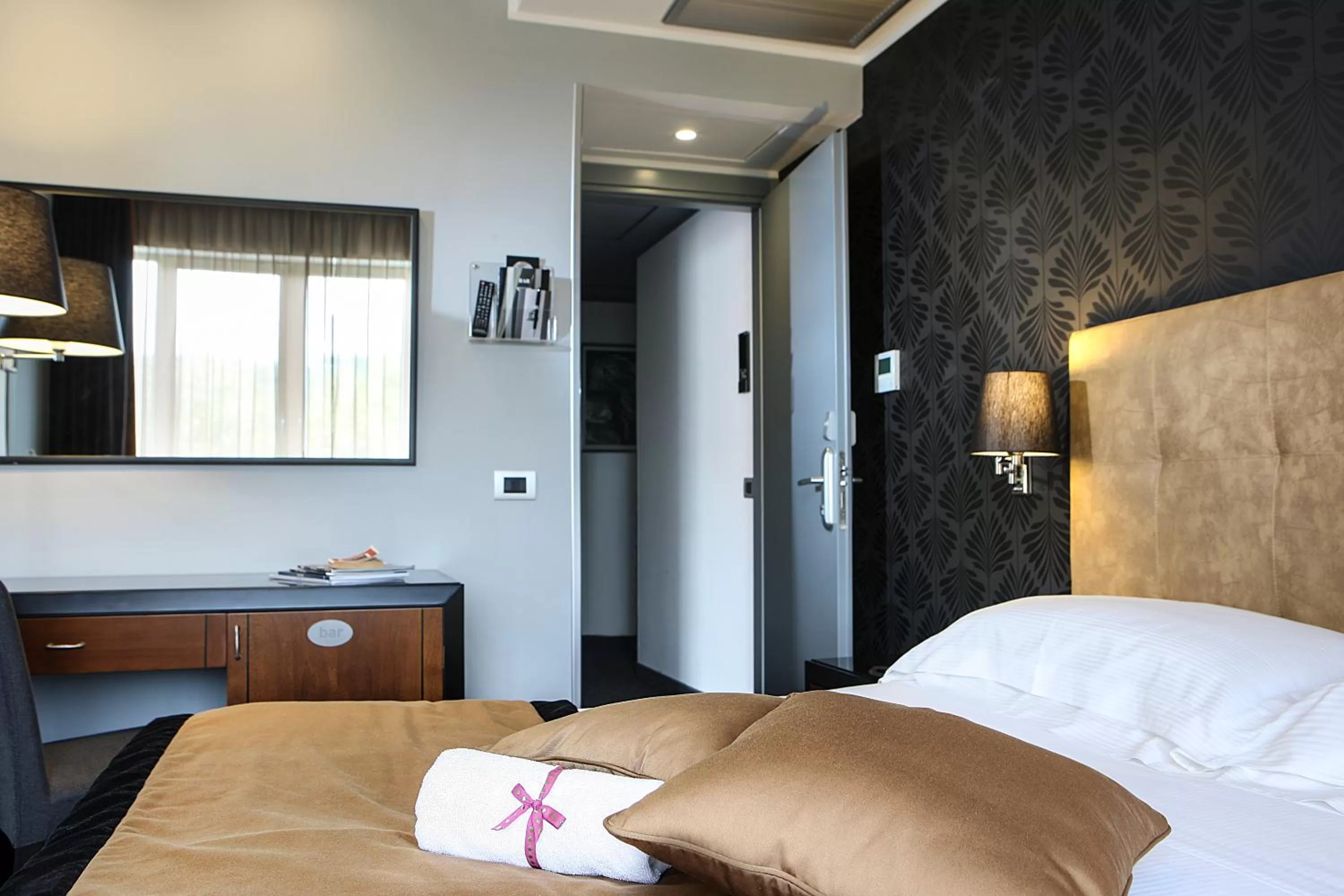 Bedroom, Bed in Best Western JFK Hotel