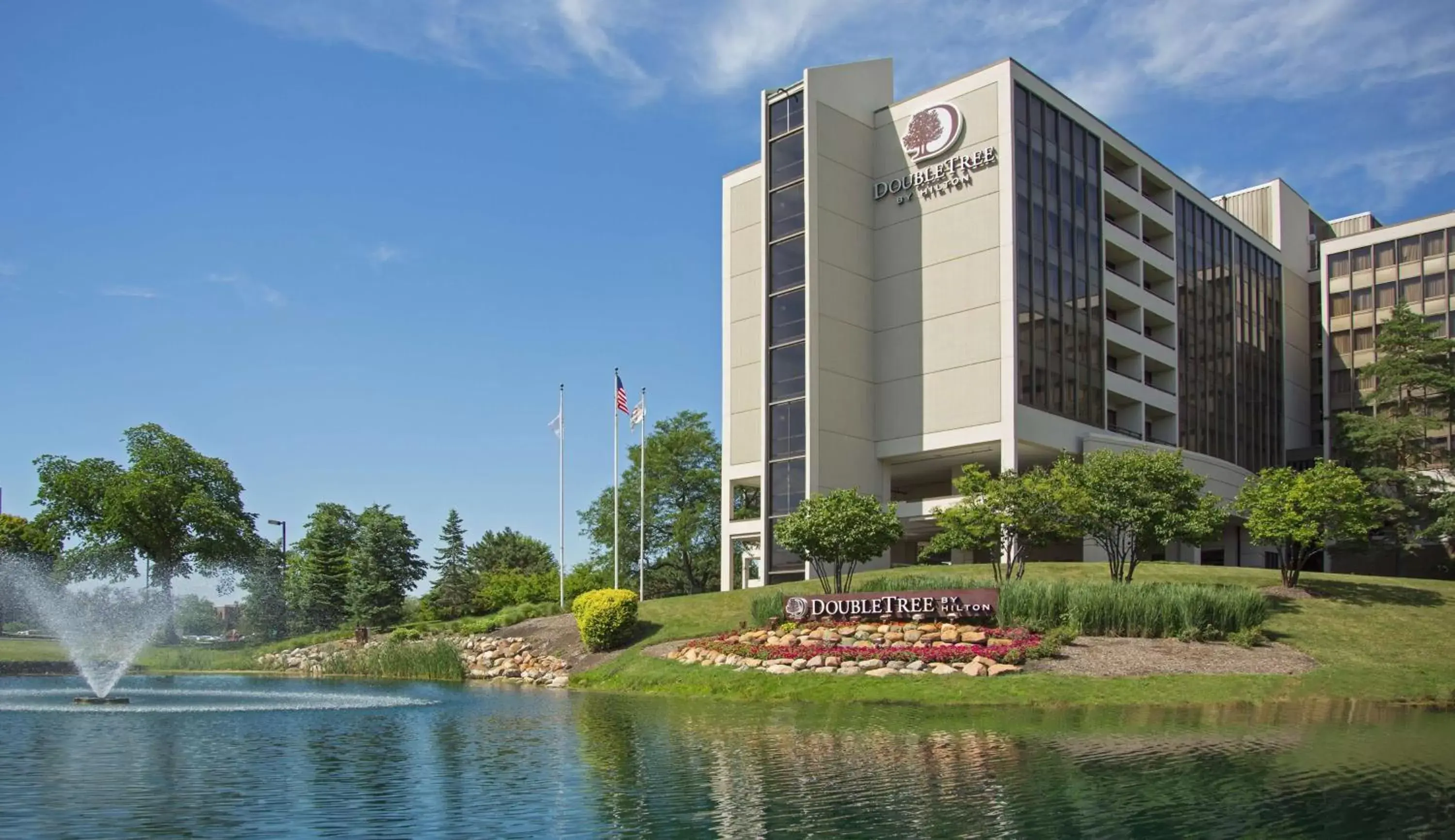 Property Building in DoubleTree by Hilton Chicago - Oak Brook