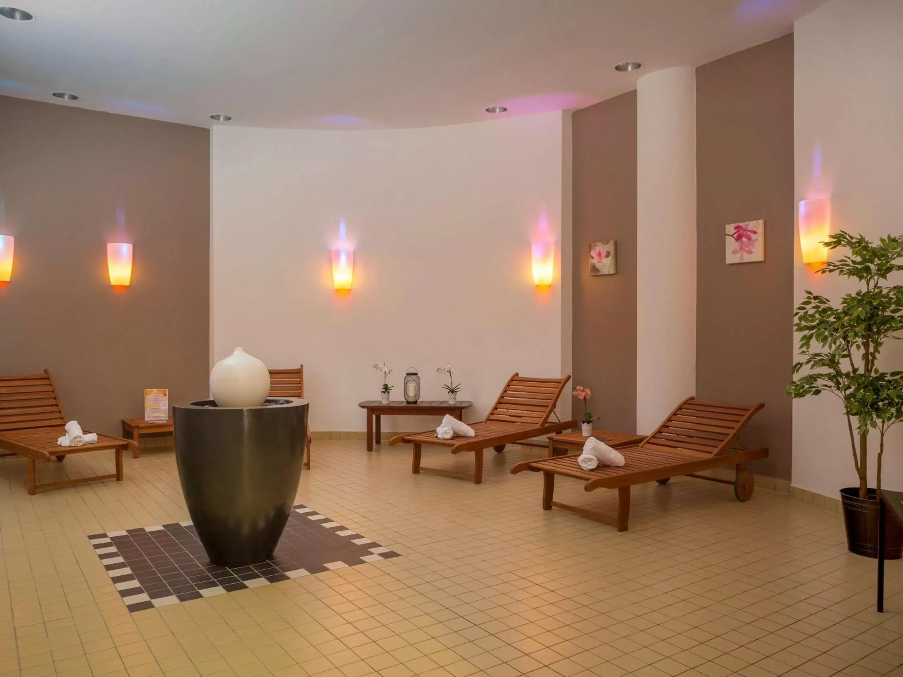Spa and wellness centre/facilities in Novotel Paris Roissy CDG Convention
