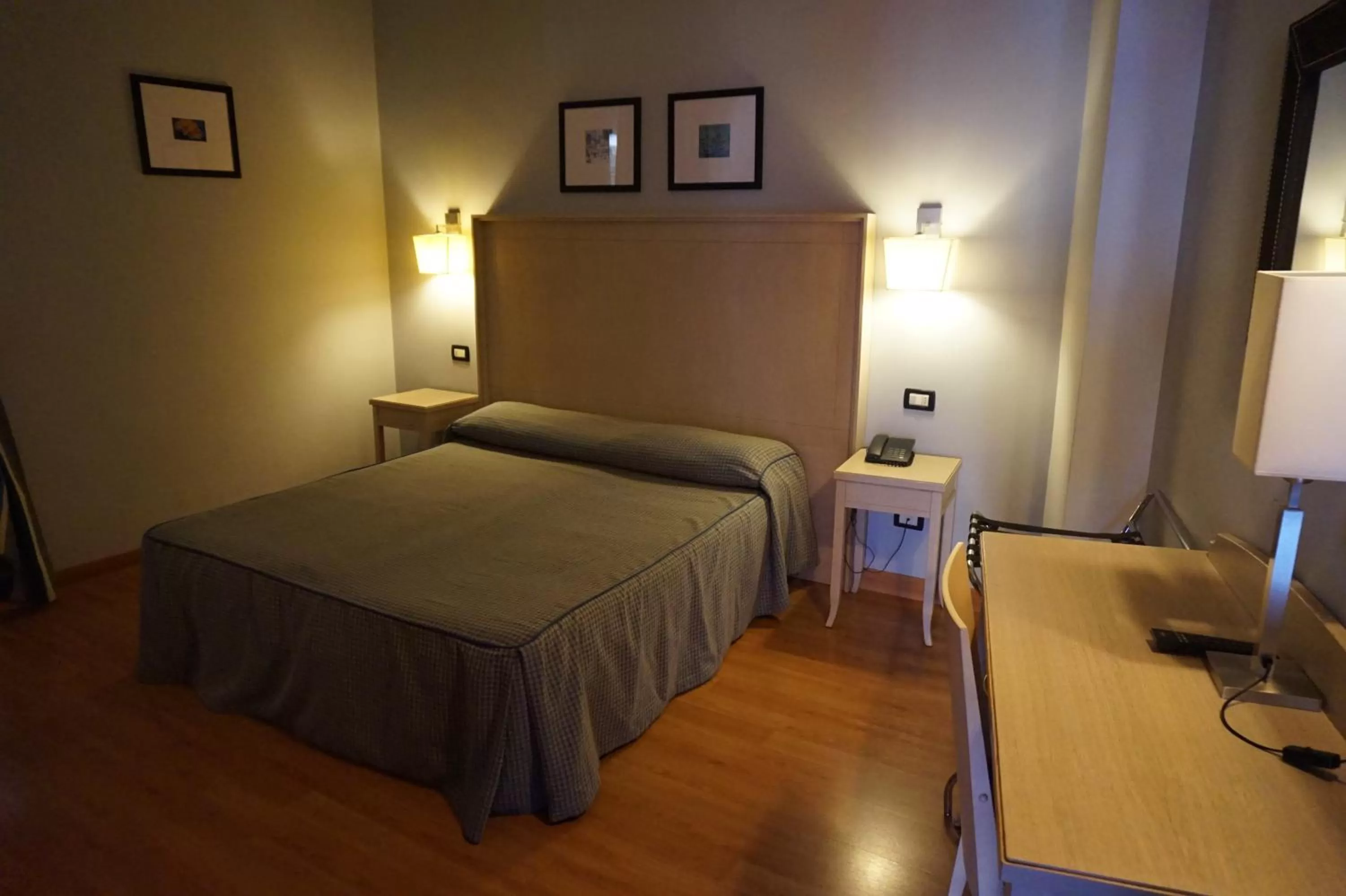 Bedroom, Bed in Hotel Taormina