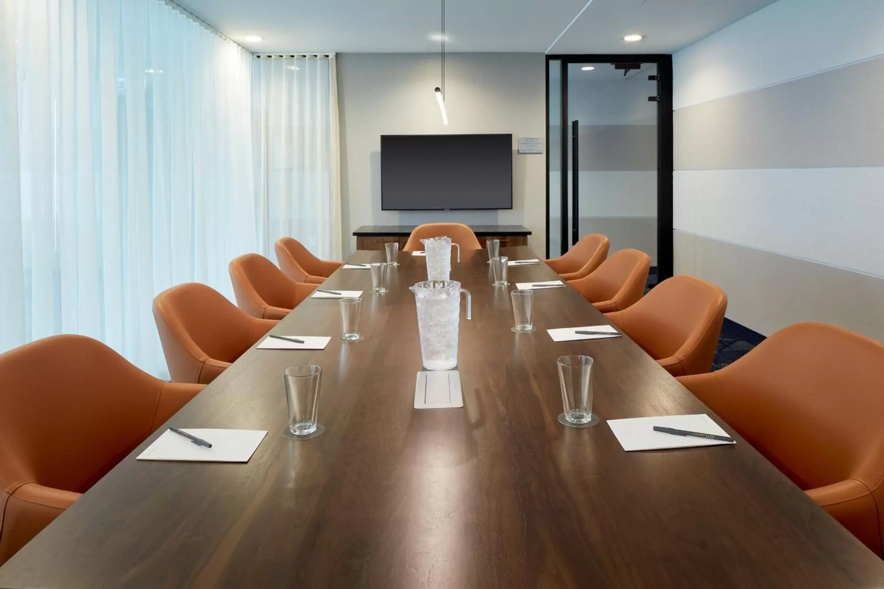 Meeting/conference room in Courtyard by Marriott Montreal Midtown