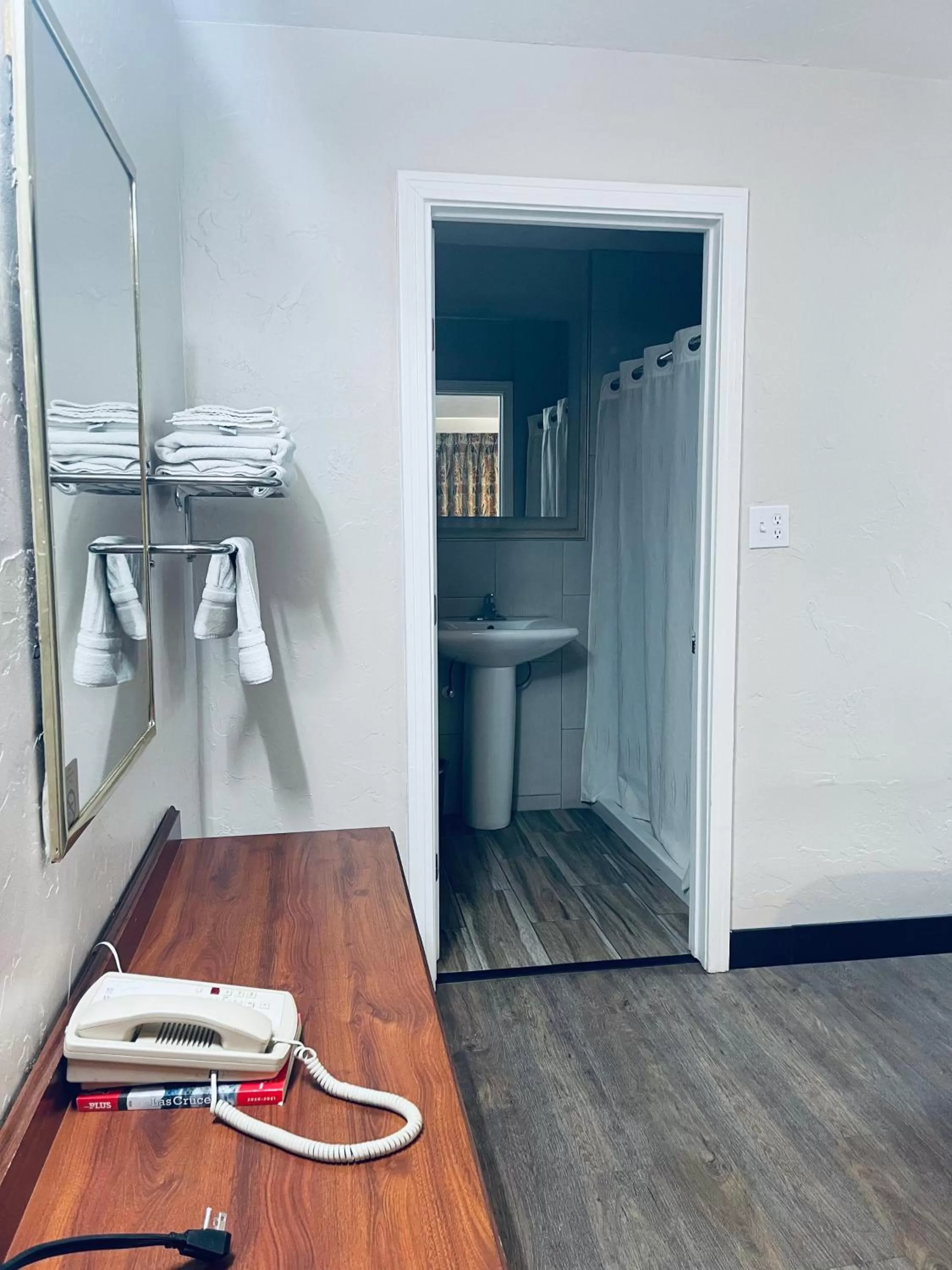 Bathroom in Century 21 Motel