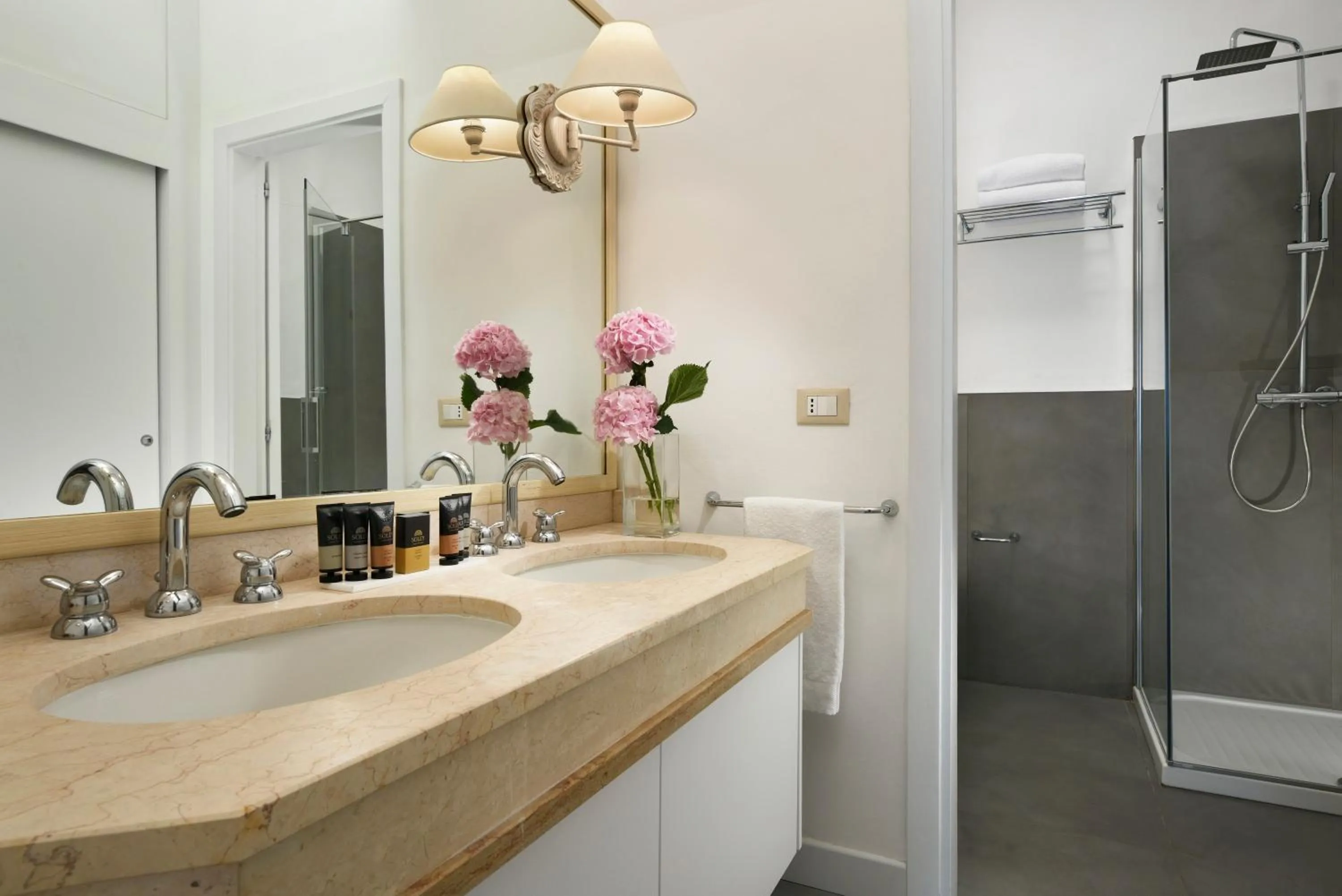 Shower in Golf Hotel Punta Ala