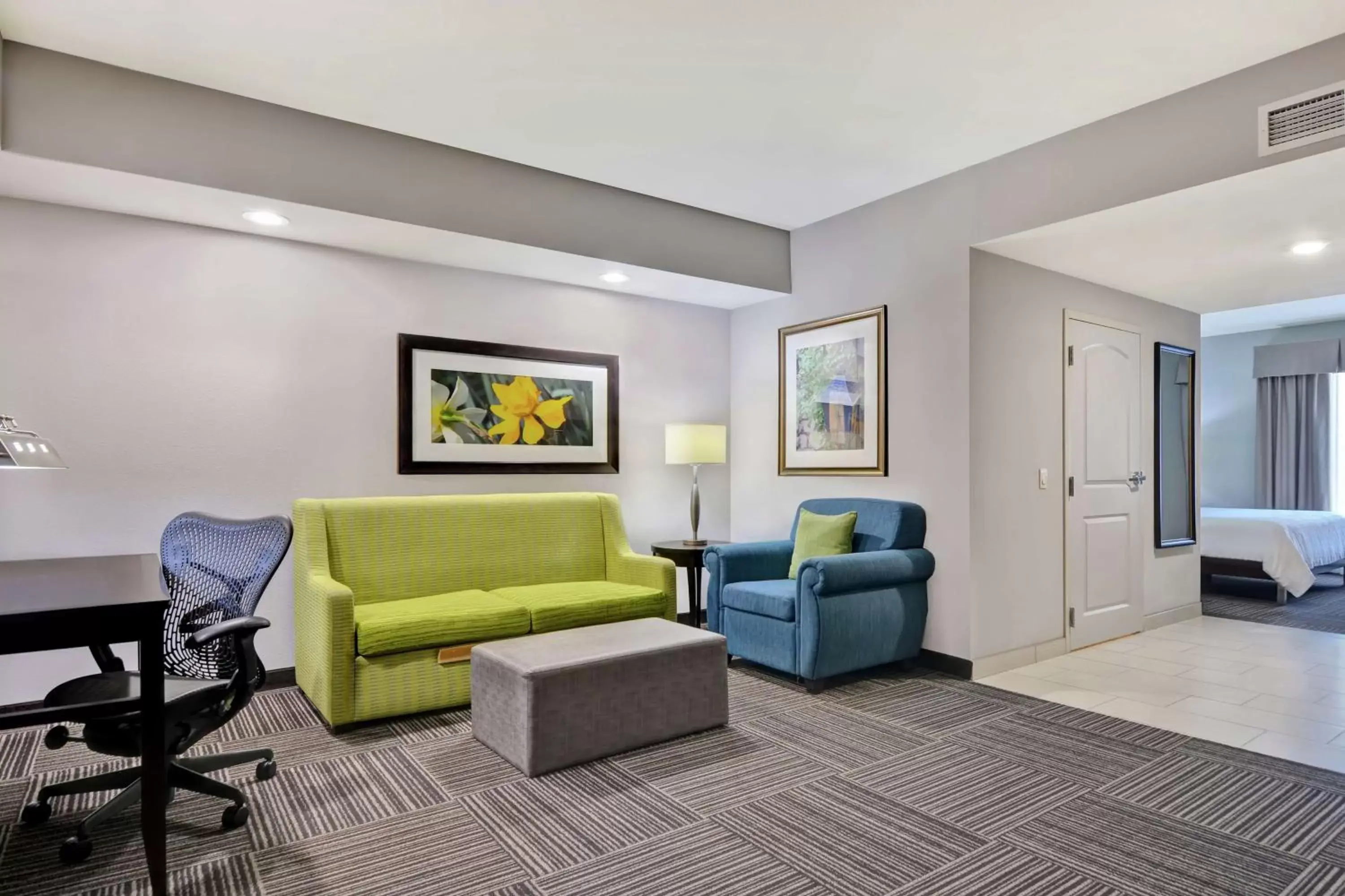 Bedroom, Seating Area in Hilton Garden Inn and Fayetteville Convention Center