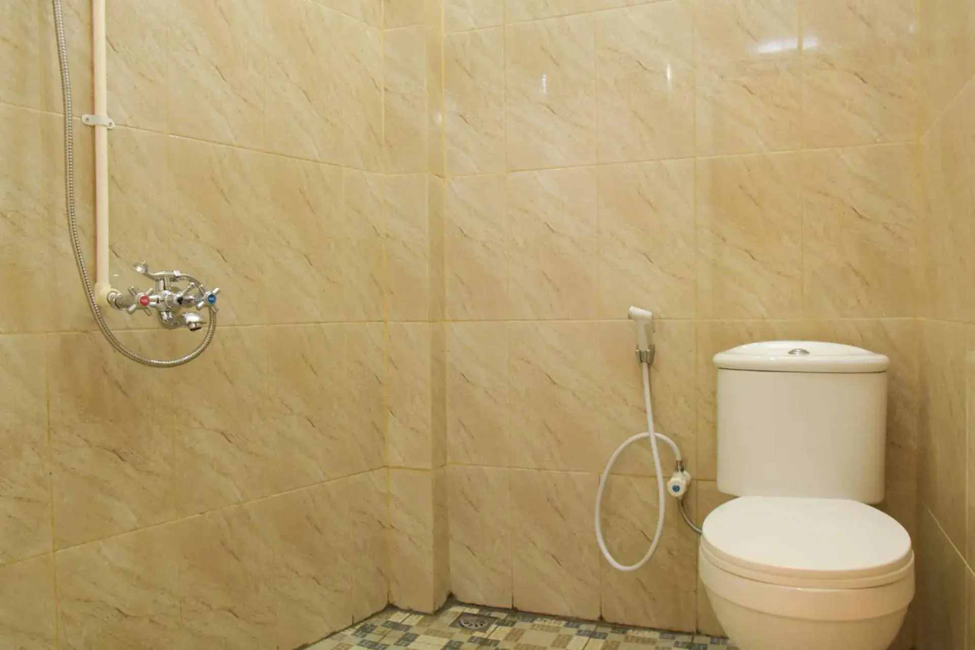 Bathroom in RedDoorz near Terminal A Adisucipto Airport